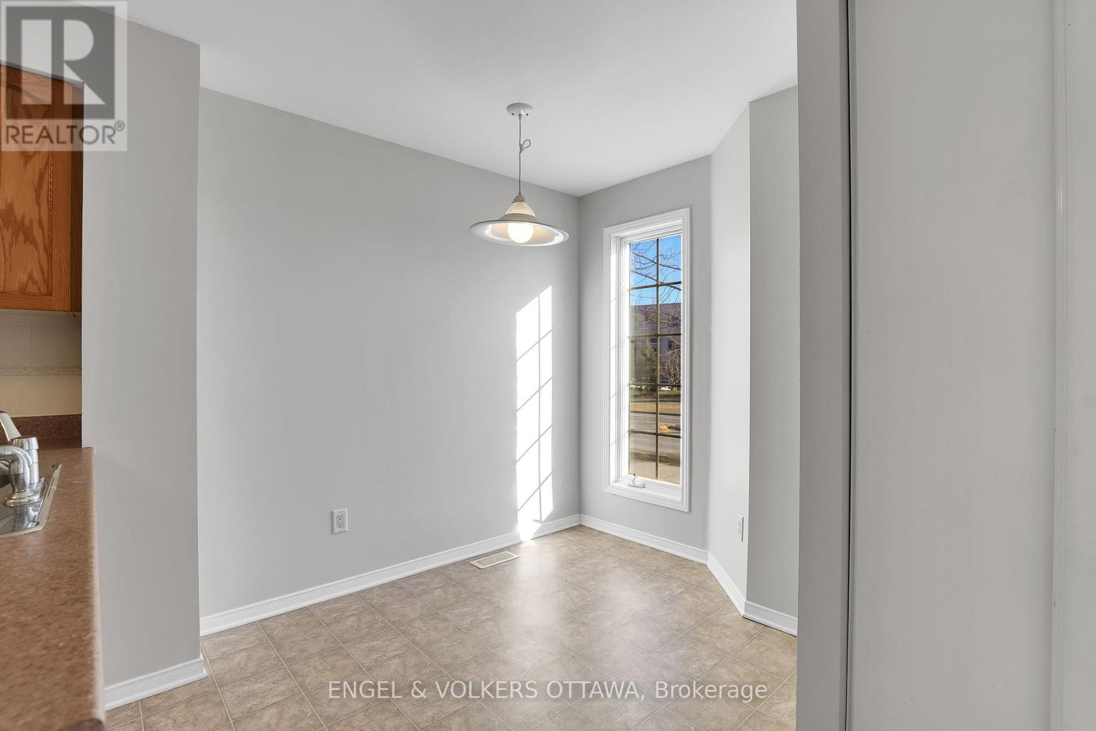 10 - 811 Longfields Drive