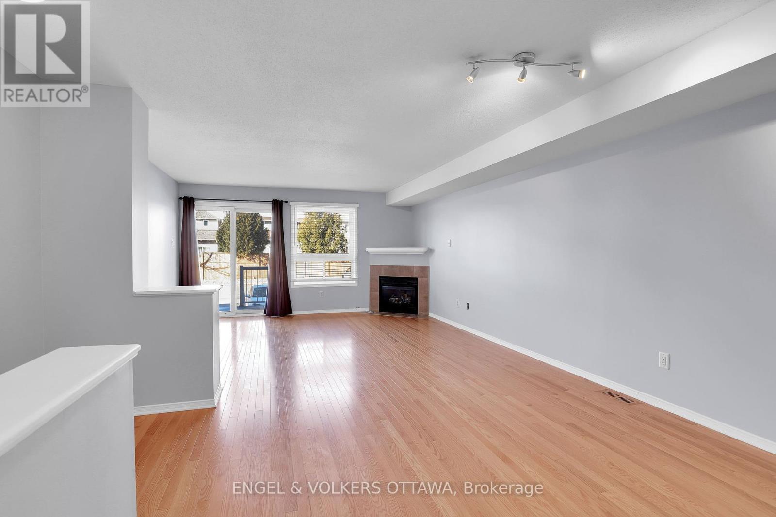 10 - 811 Longfields Drive