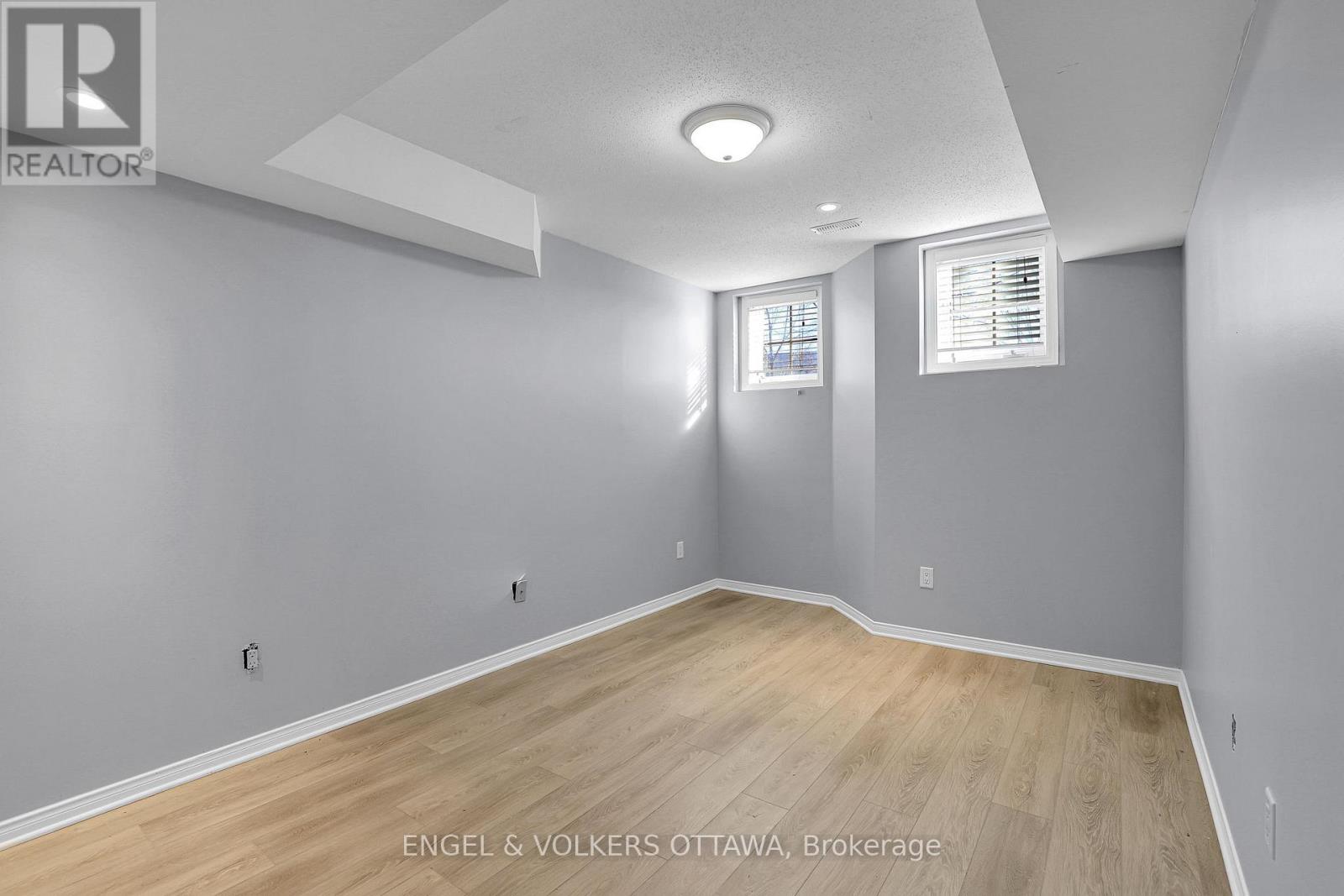 10 - 811 Longfields Drive