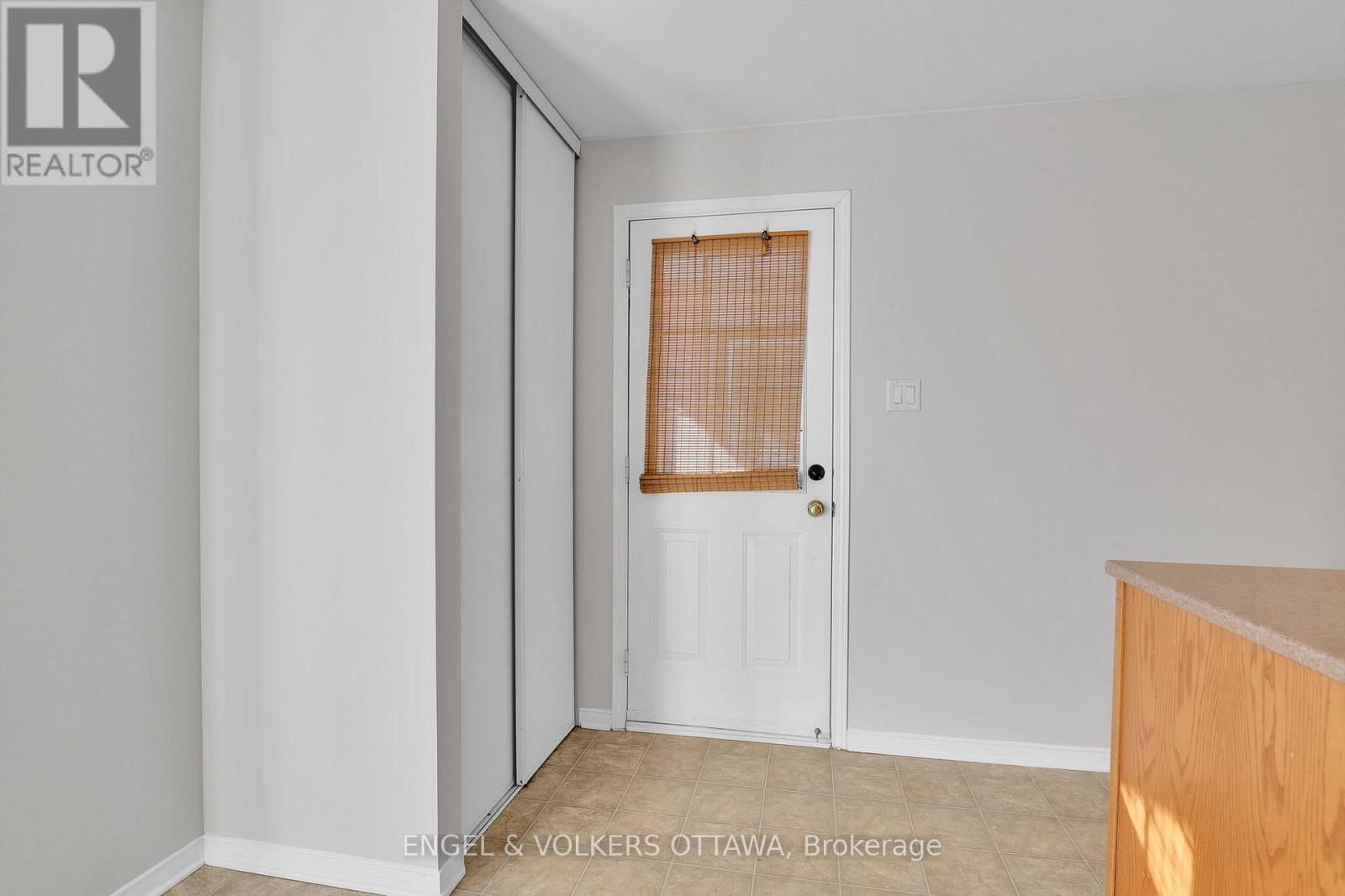 10 - 811 Longfields Drive