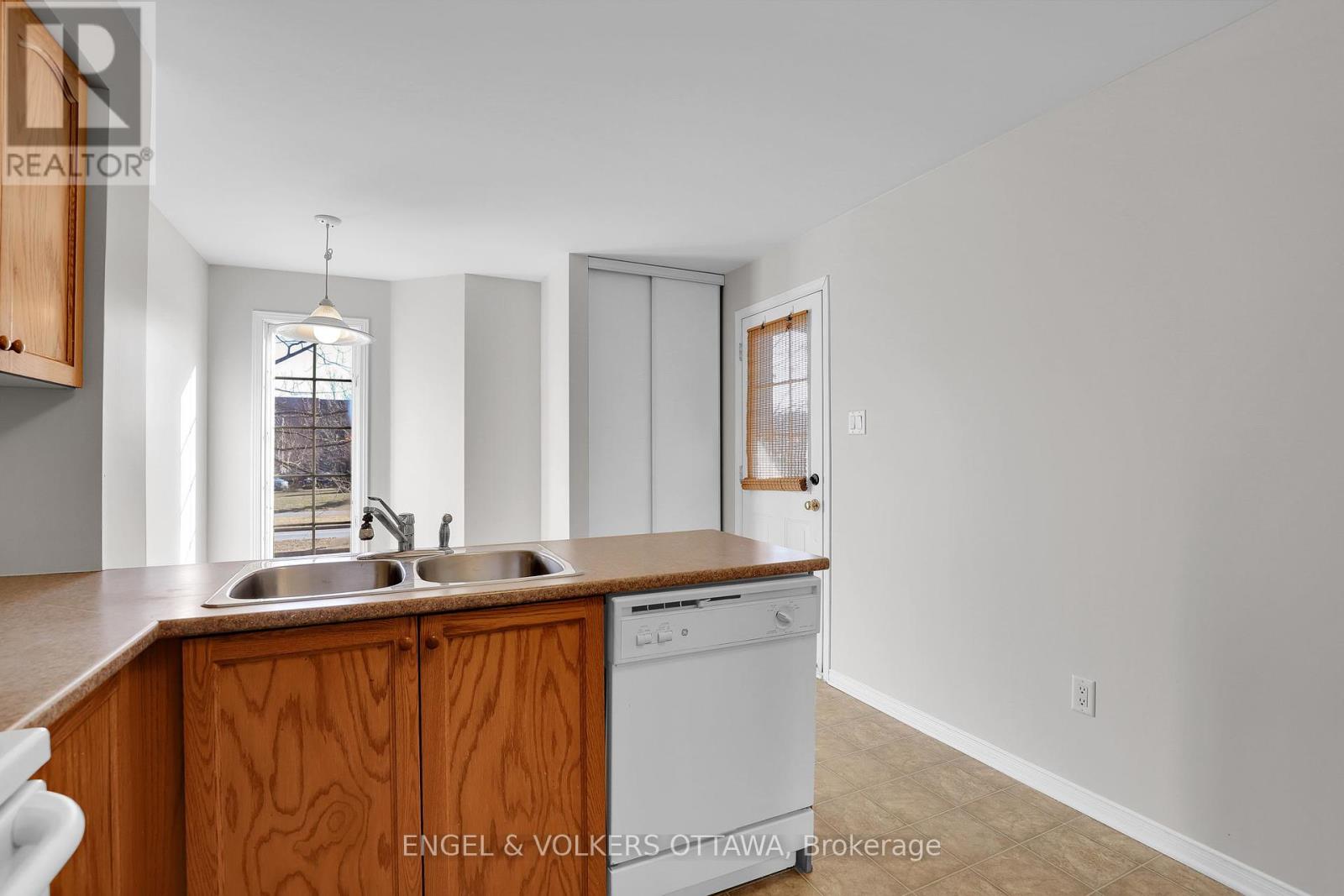 10 - 811 Longfields Drive