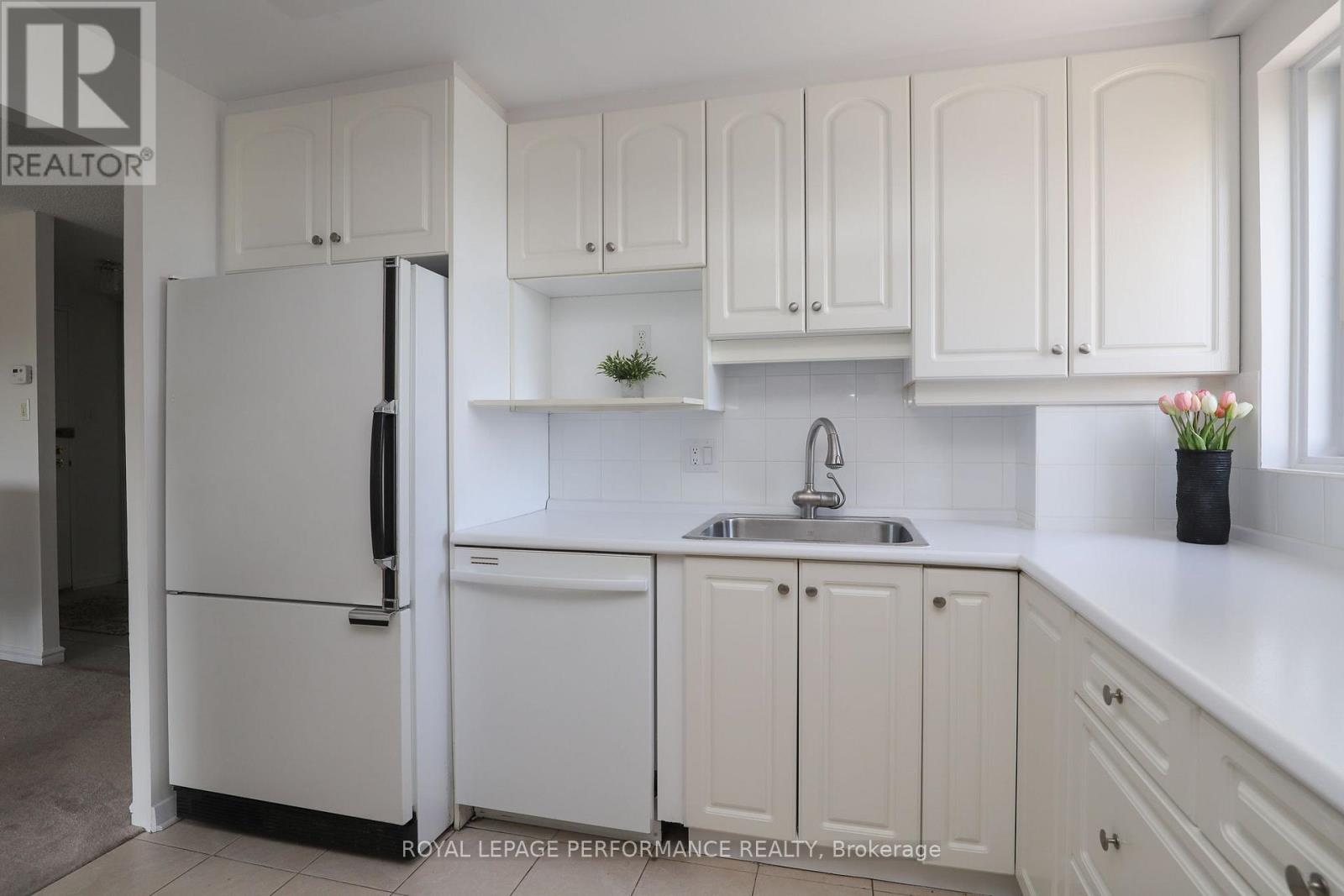 1002 - 1171 Ambleside Drive