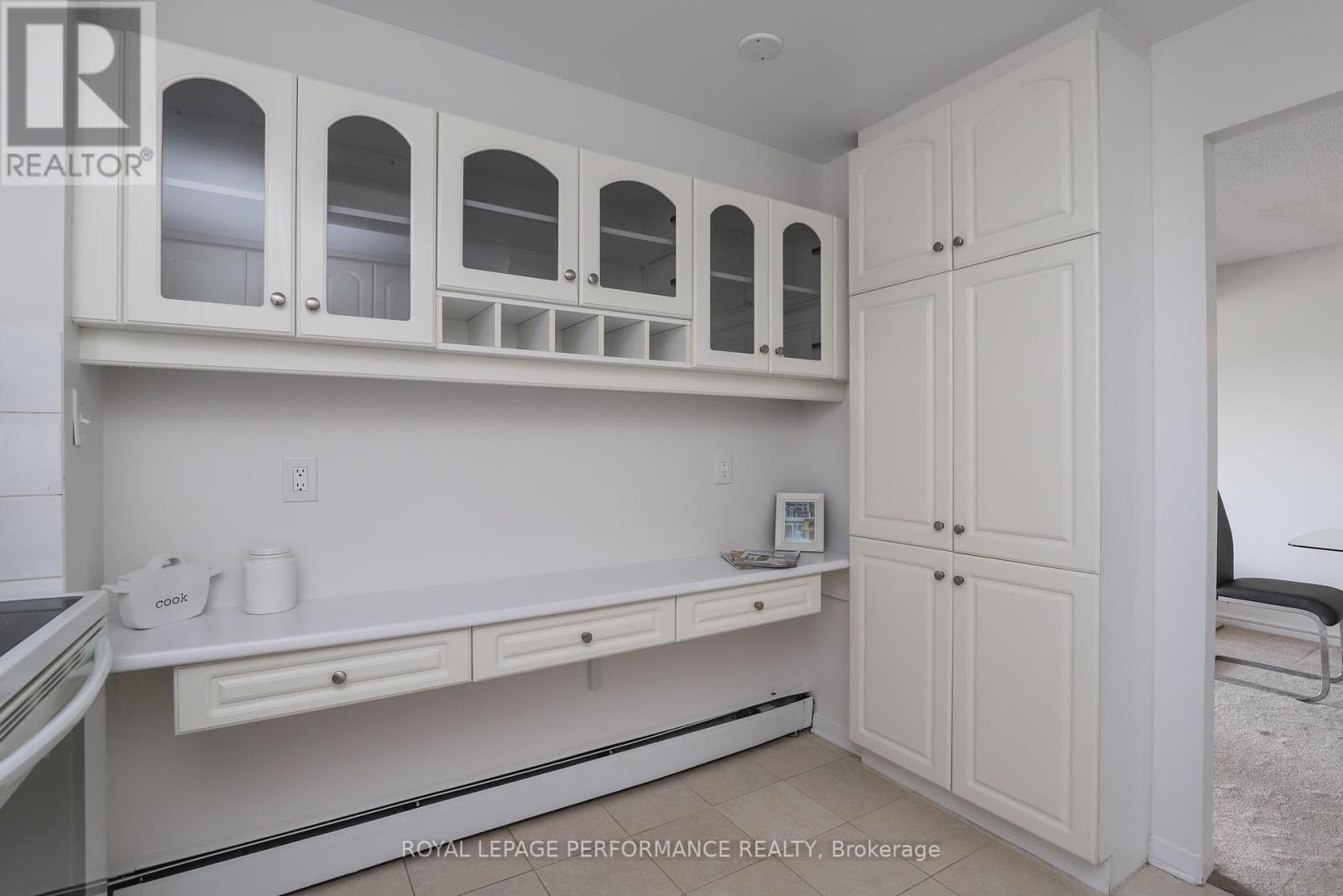 1002 - 1171 Ambleside Drive
