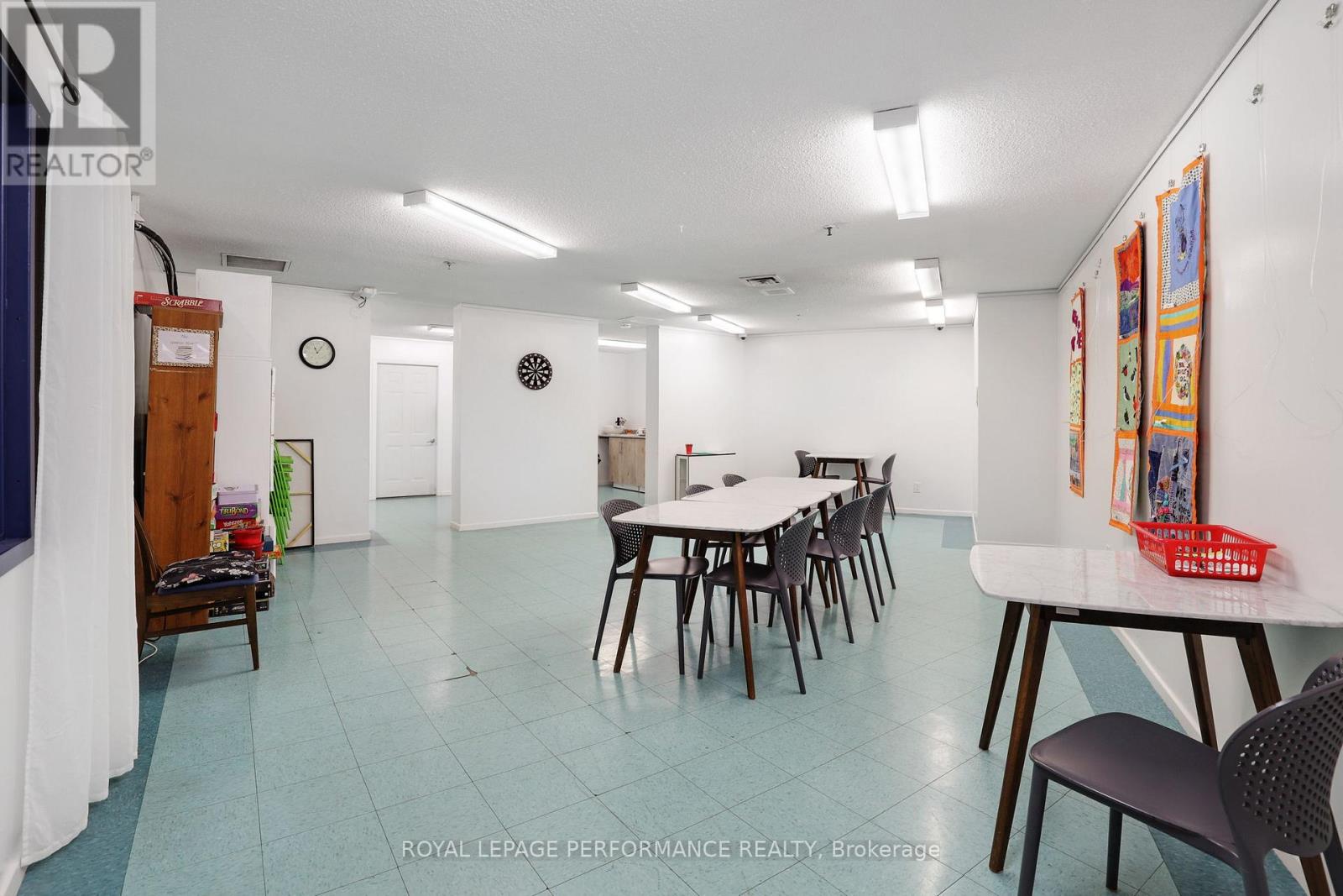 1002 - 1171 Ambleside Drive