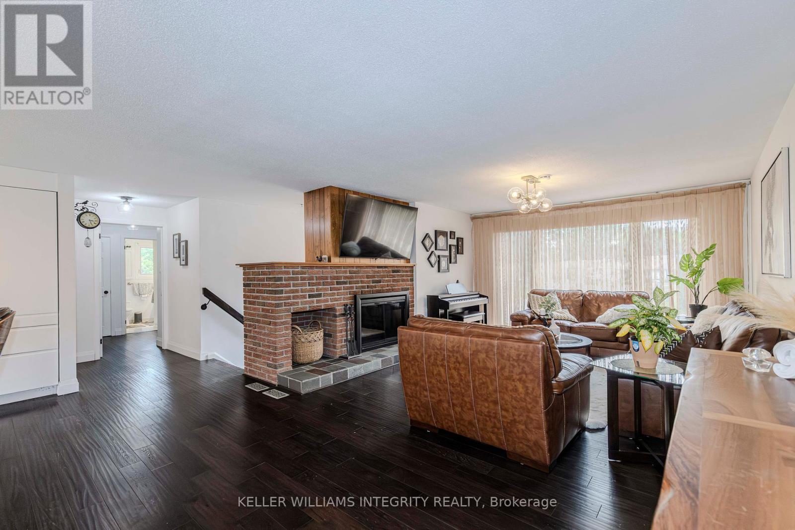 31 Ashgrove Crescent