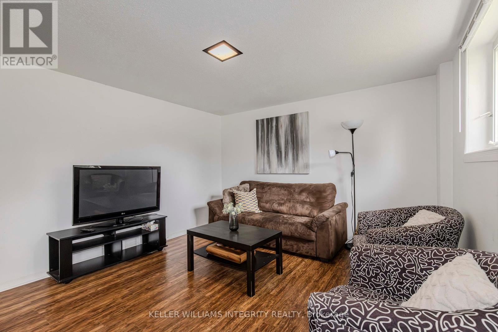 31 Ashgrove Crescent