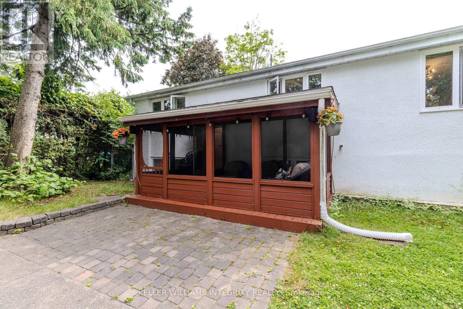 31 Ashgrove Crescent
