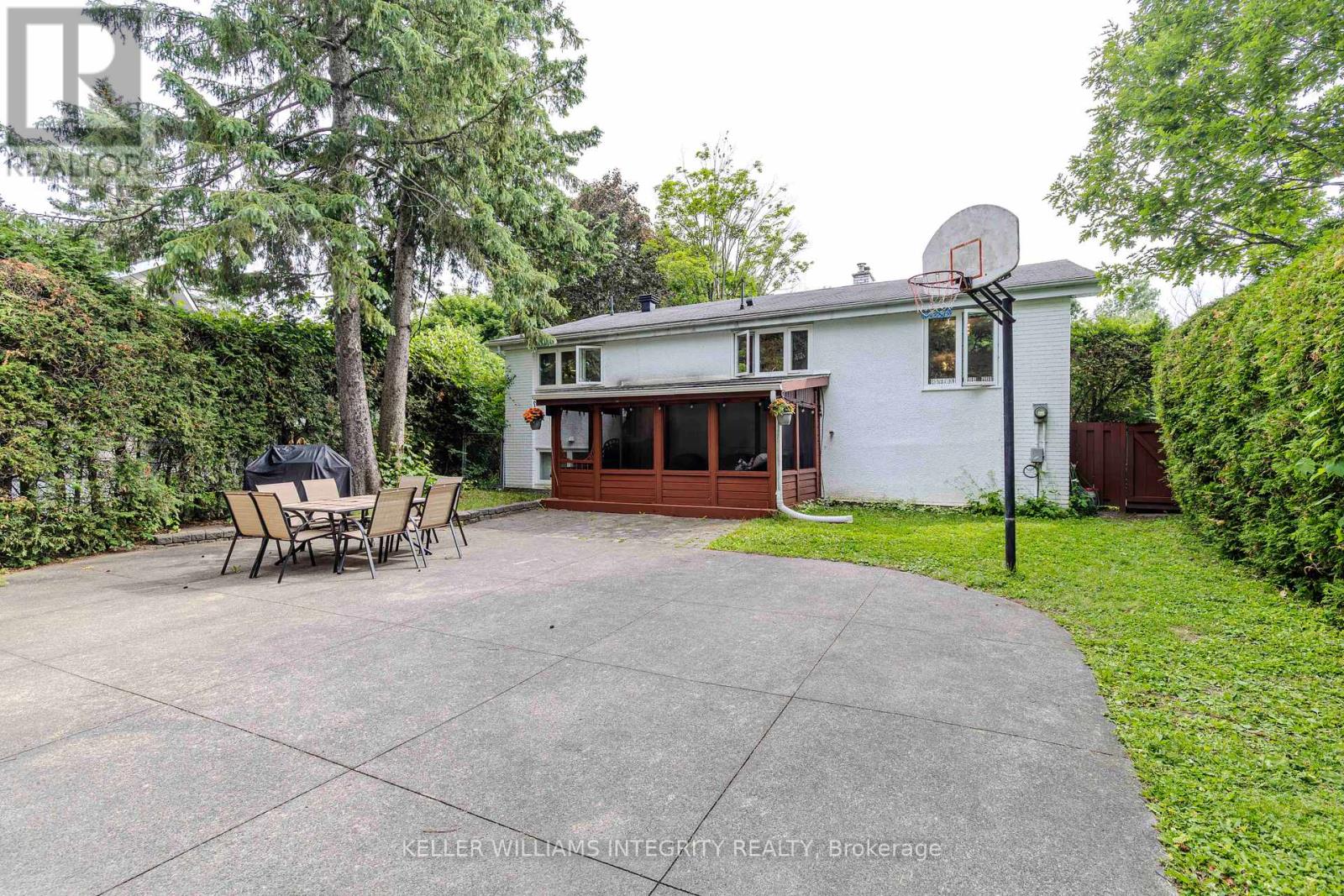 31 Ashgrove Crescent