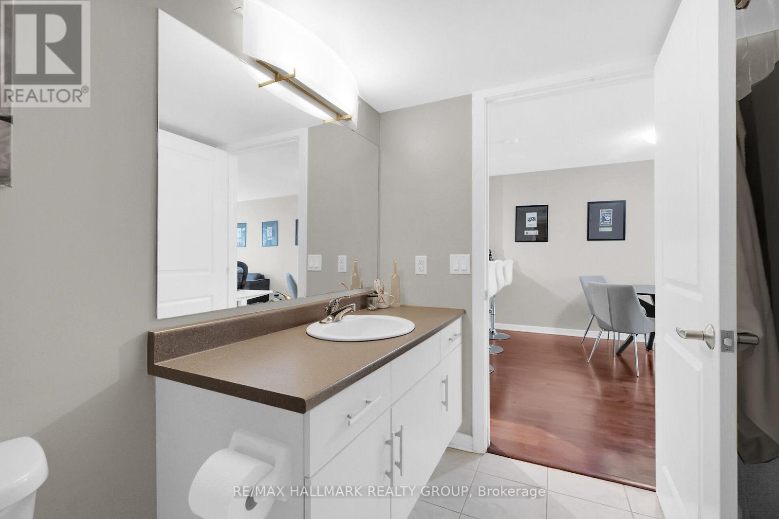 209 - 138 Somerset Street W
