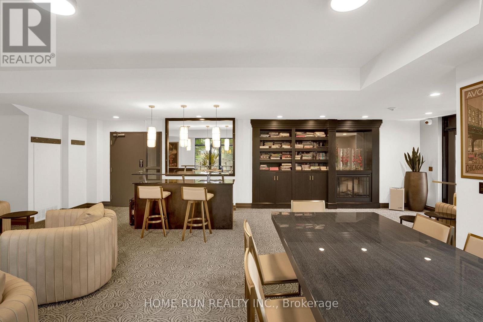 708 - 245 Kent Street