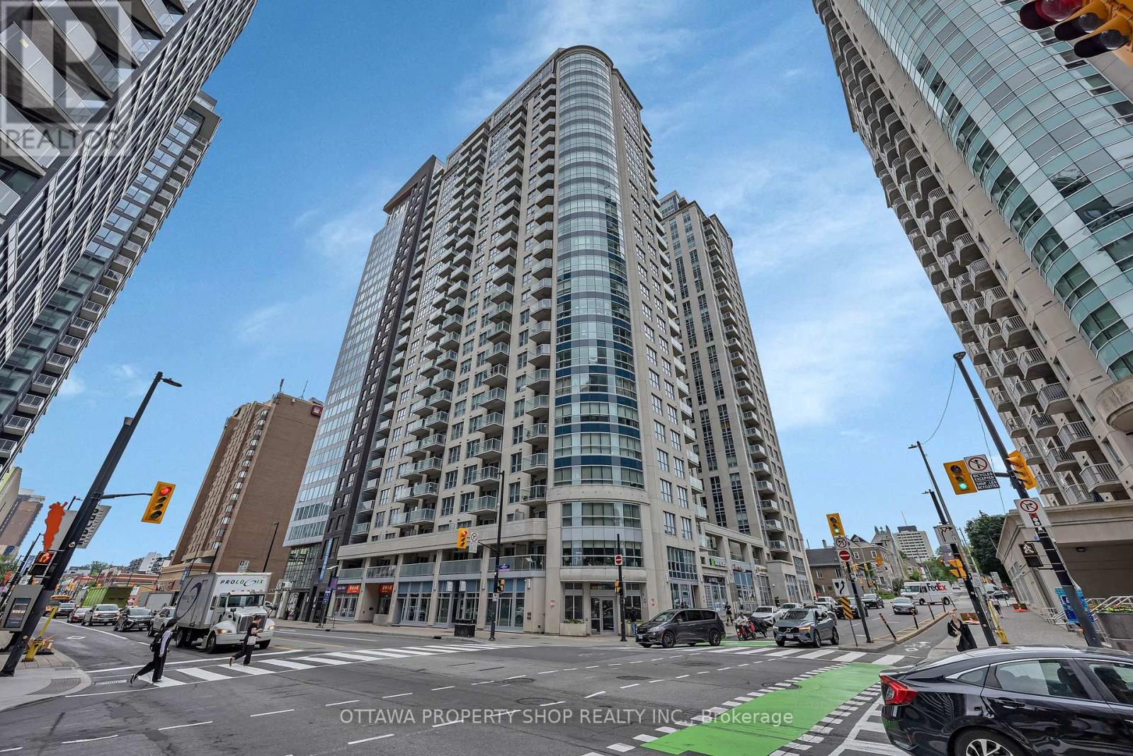 1209 - 242 Rideau Street