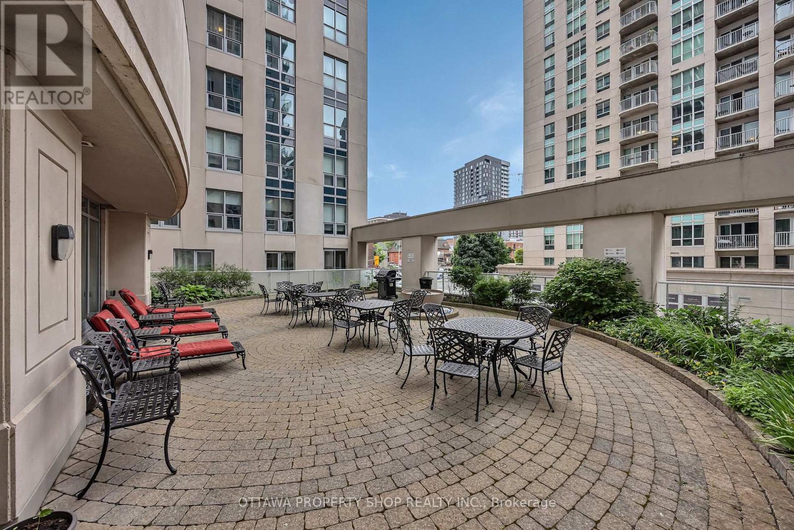 1209 - 242 Rideau Street
