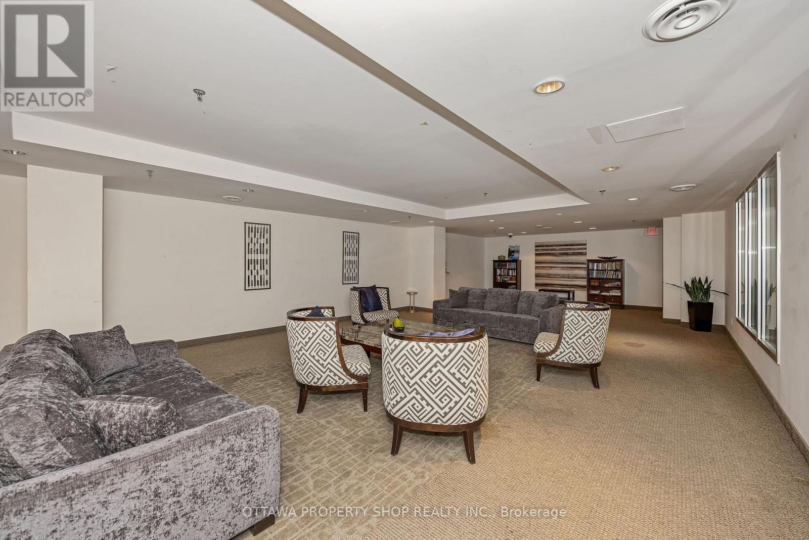 1209 - 242 Rideau Street