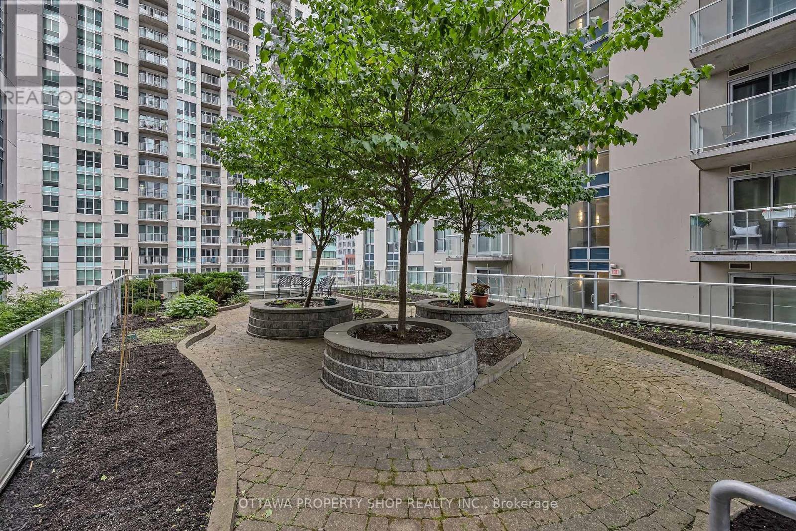1209 - 242 Rideau Street