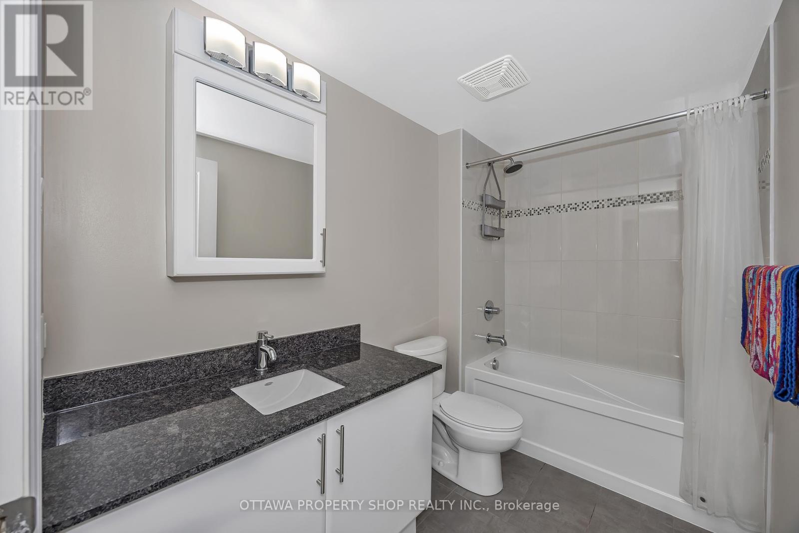 1209 - 242 Rideau Street