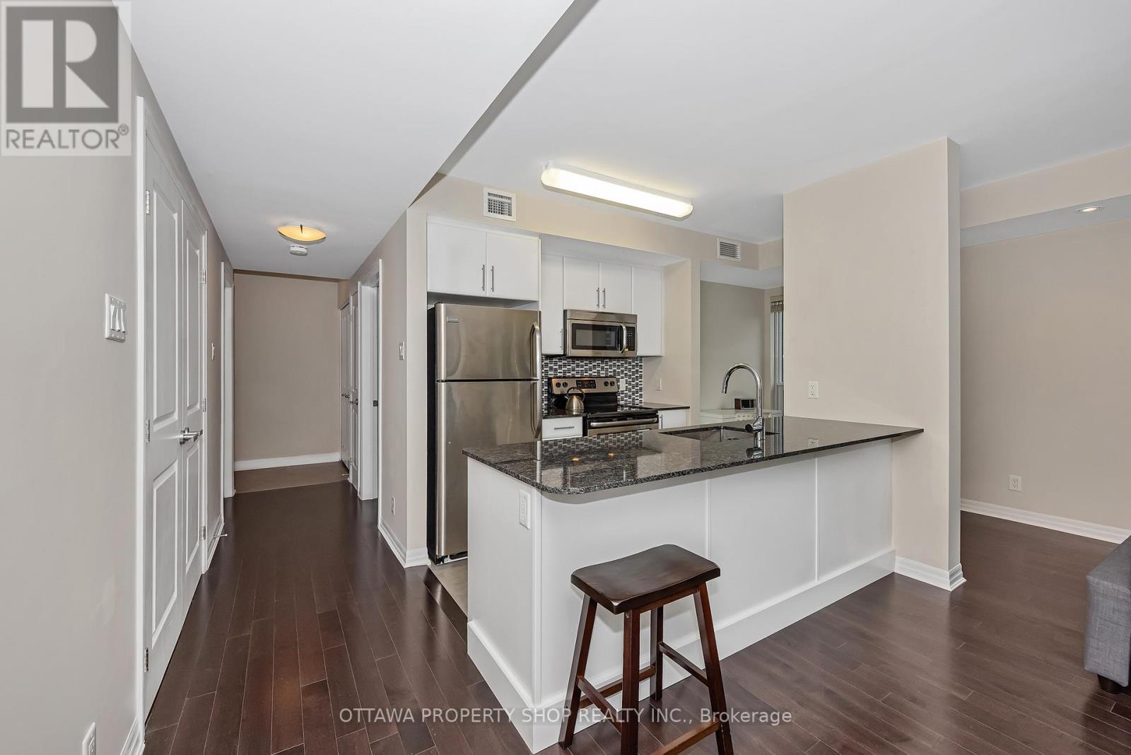 1209 - 242 Rideau Street