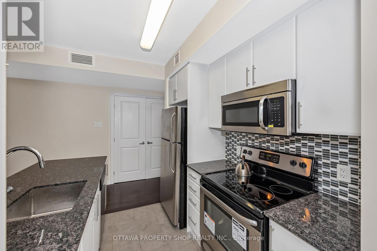1209 - 242 Rideau Street