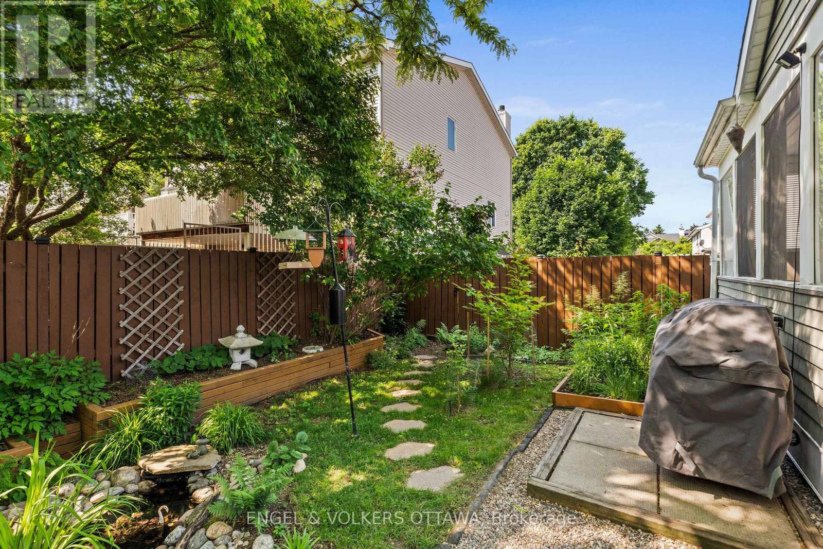 68 Thornbury Crescent