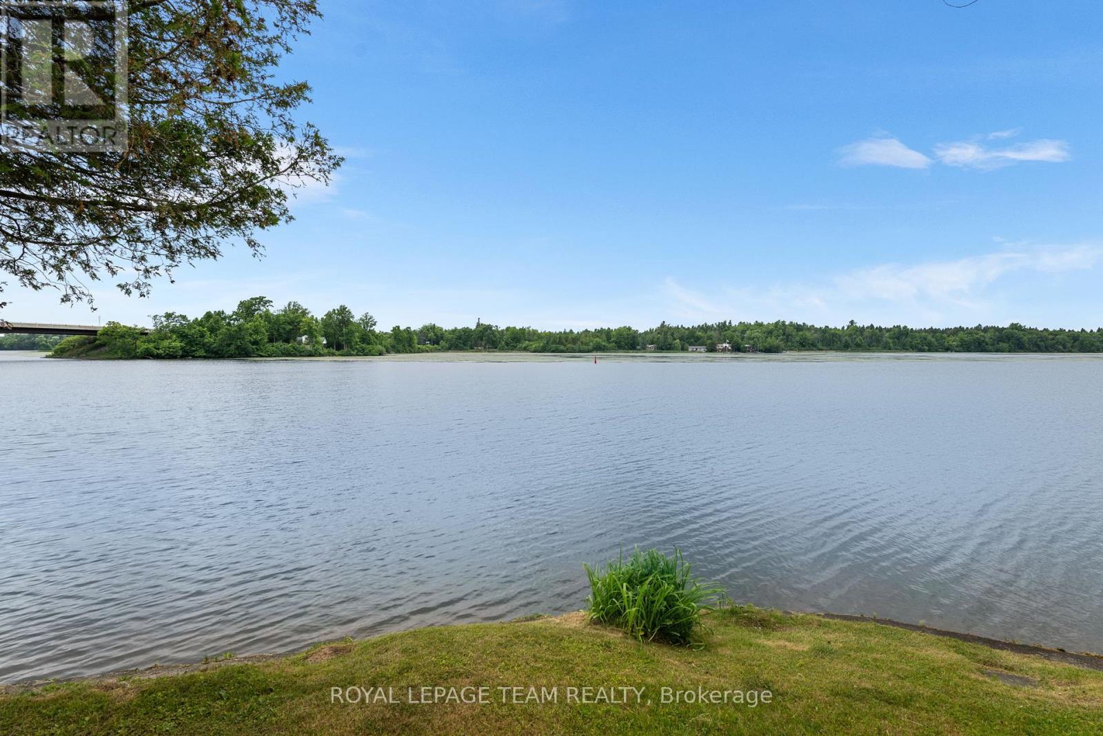 2733 Rideau Glen Lane