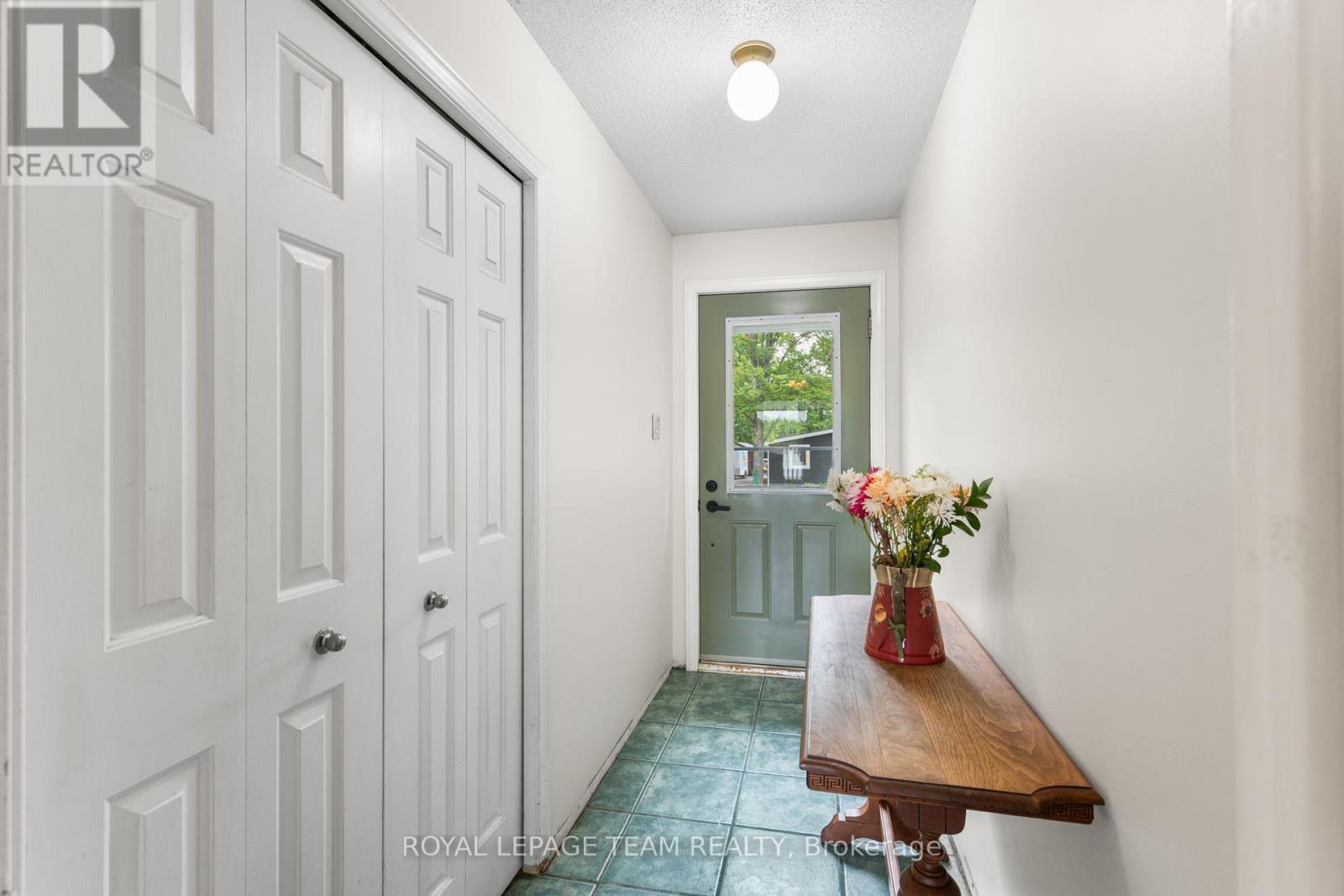 2733 Rideau Glen Lane