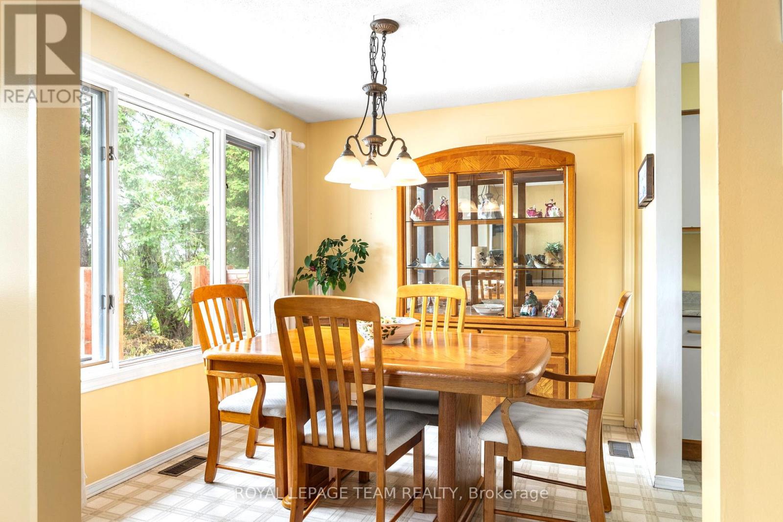 2733 Rideau Glen Lane