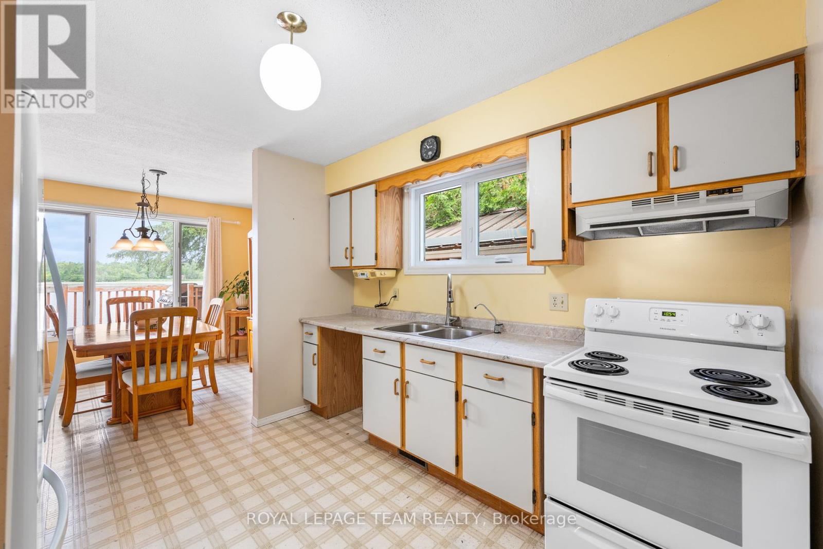 2733 Rideau Glen Lane