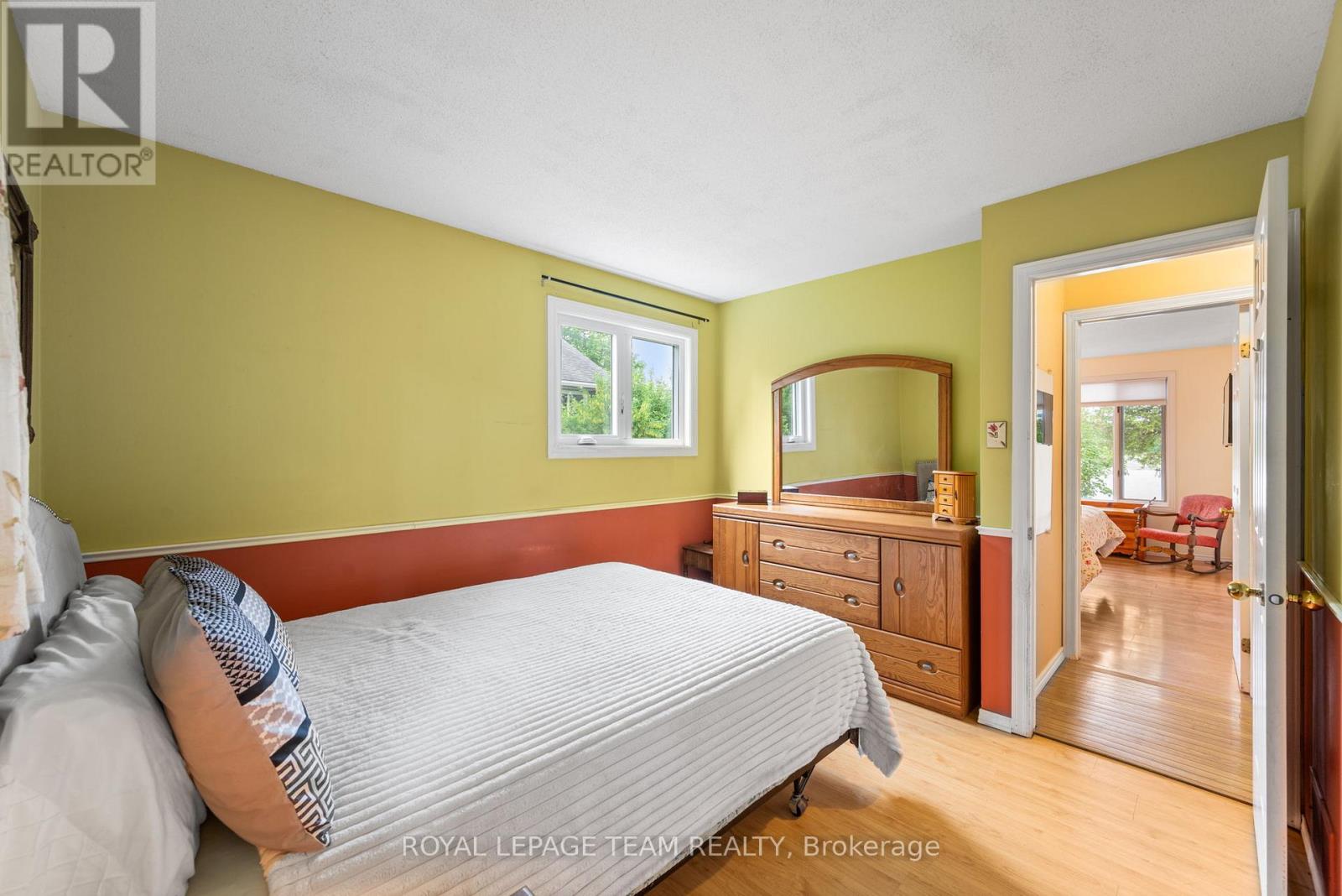 2733 Rideau Glen Lane