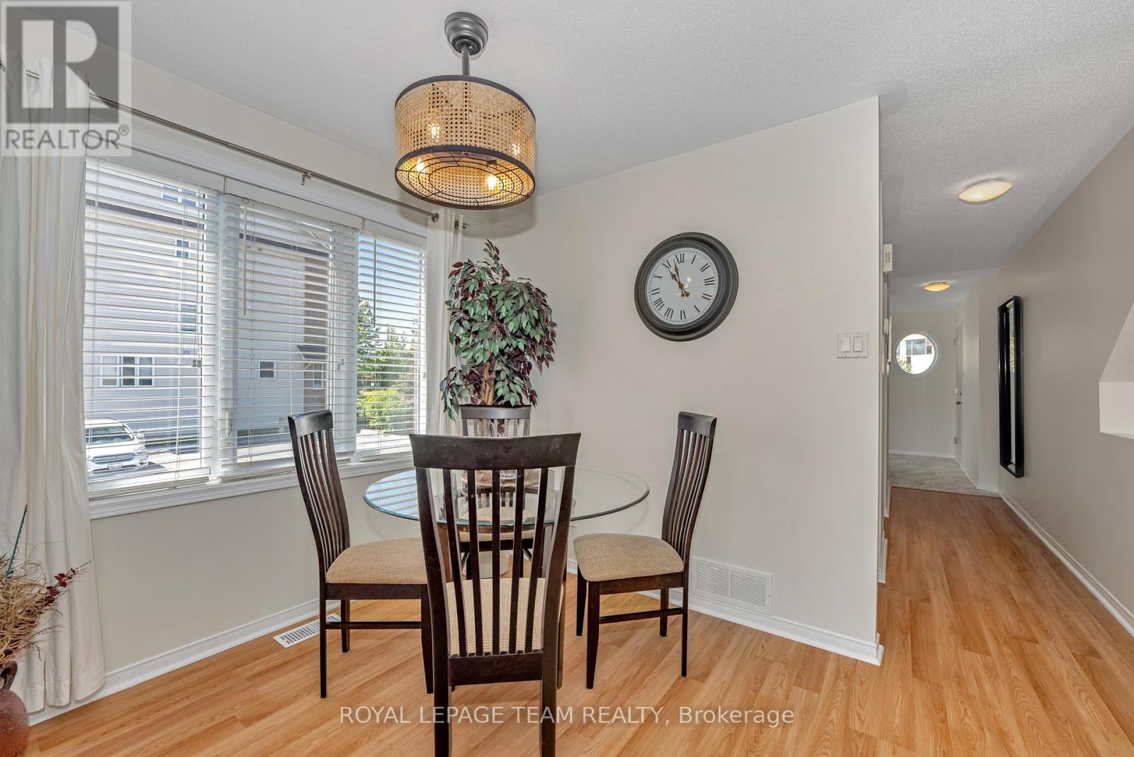 6 - 85 Cresthaven Drive