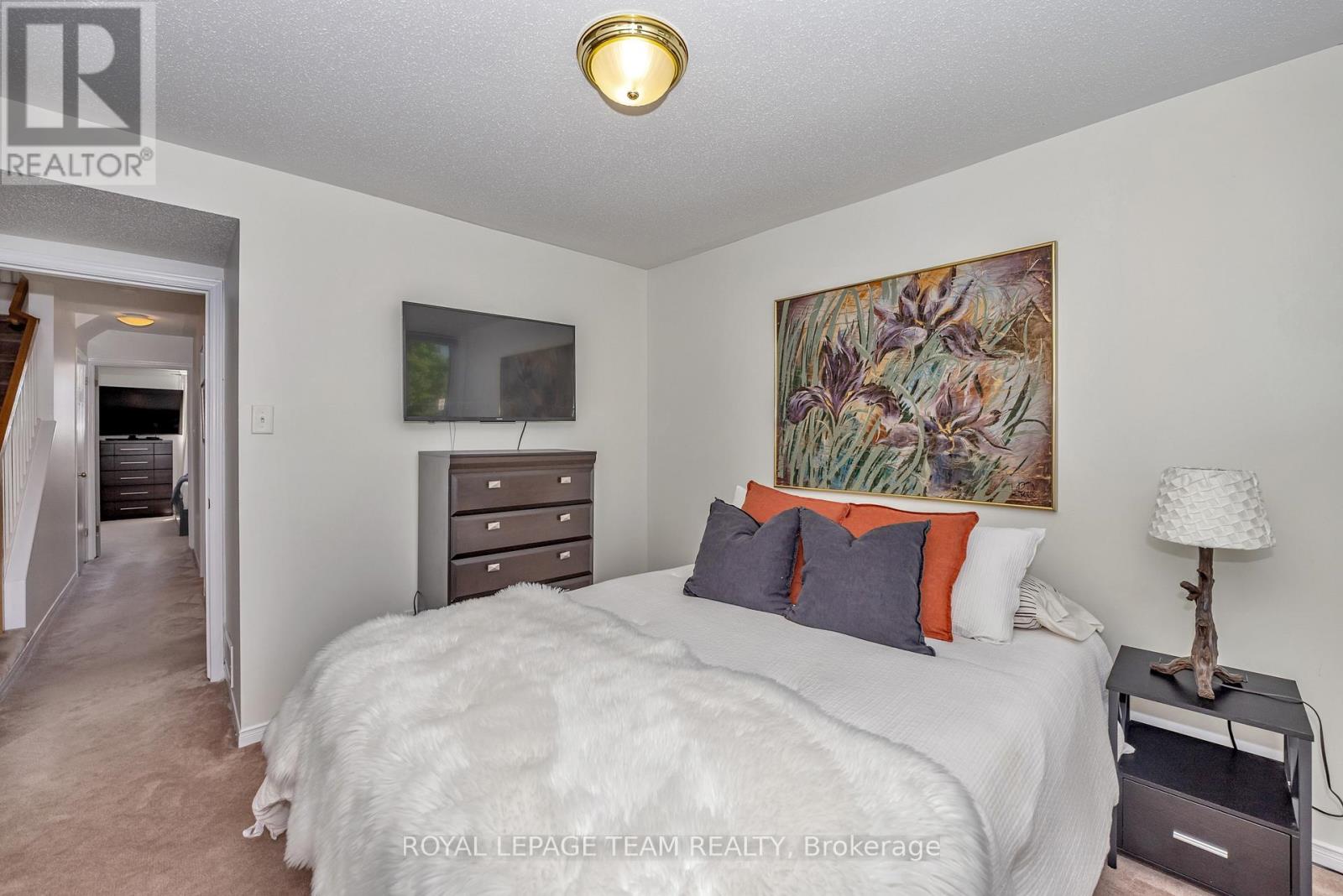 6 - 85 Cresthaven Drive