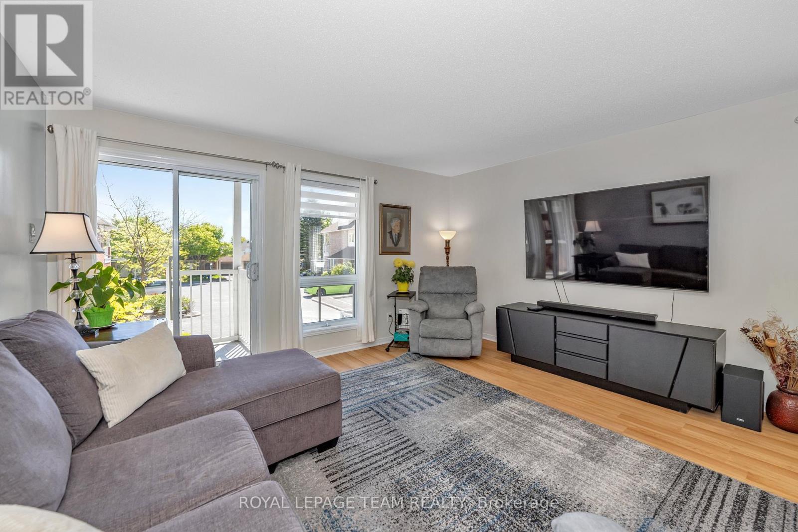 6 - 85 Cresthaven Drive