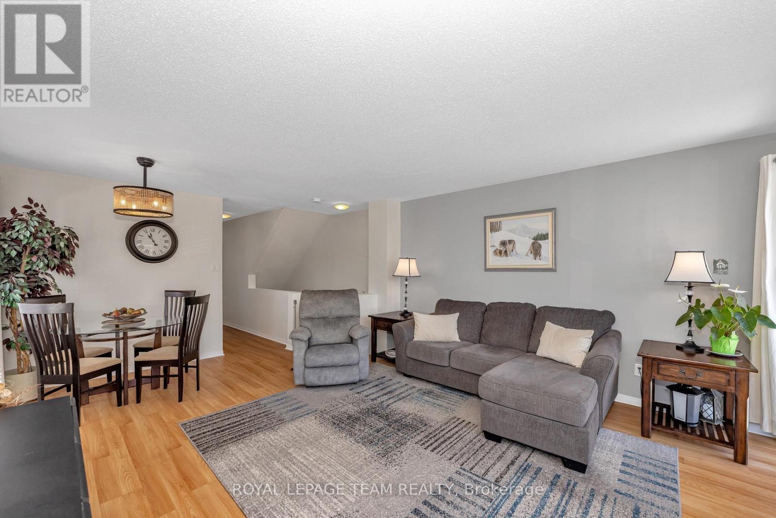 6 - 85 Cresthaven Drive