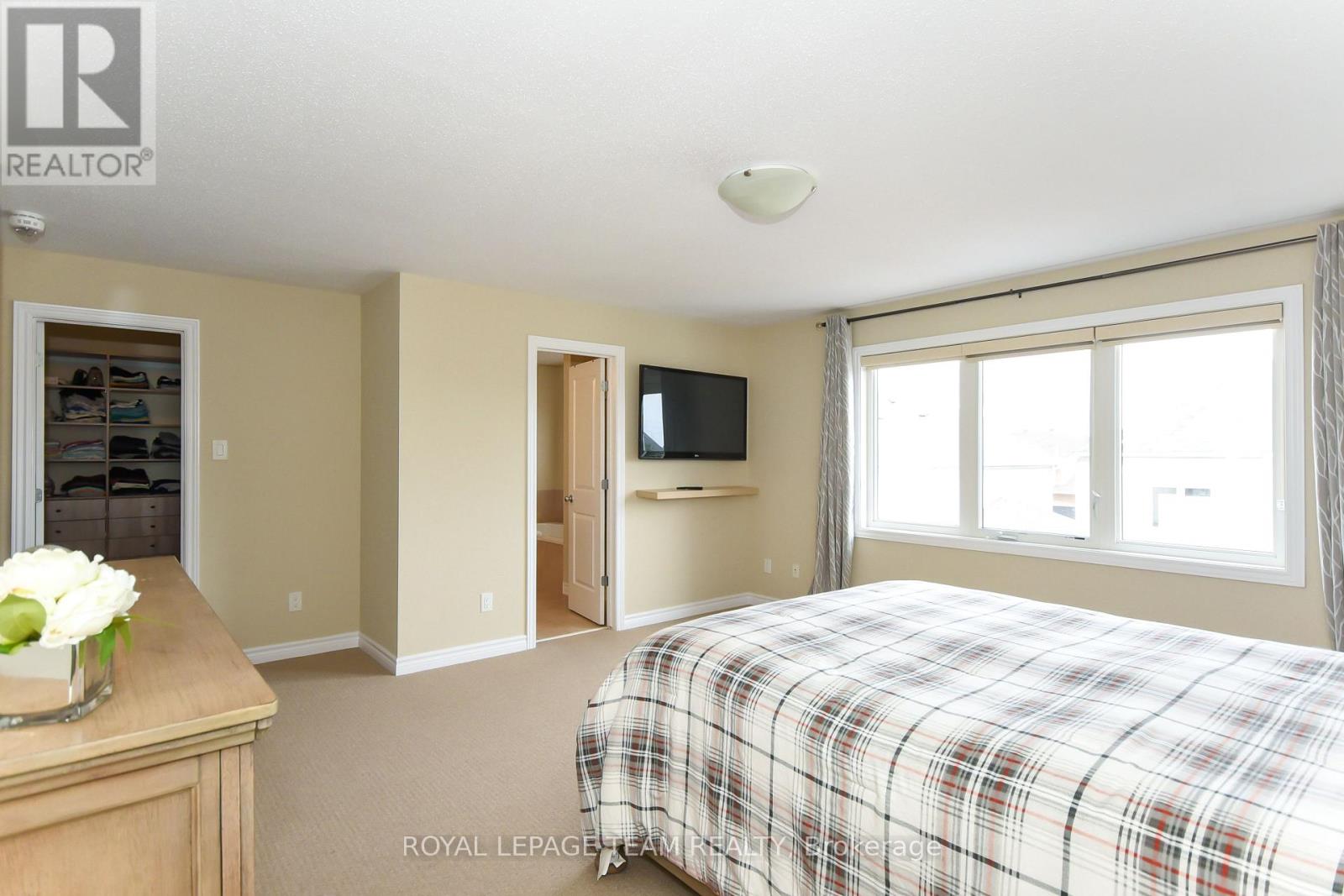 3519 Woodroffe Avenue