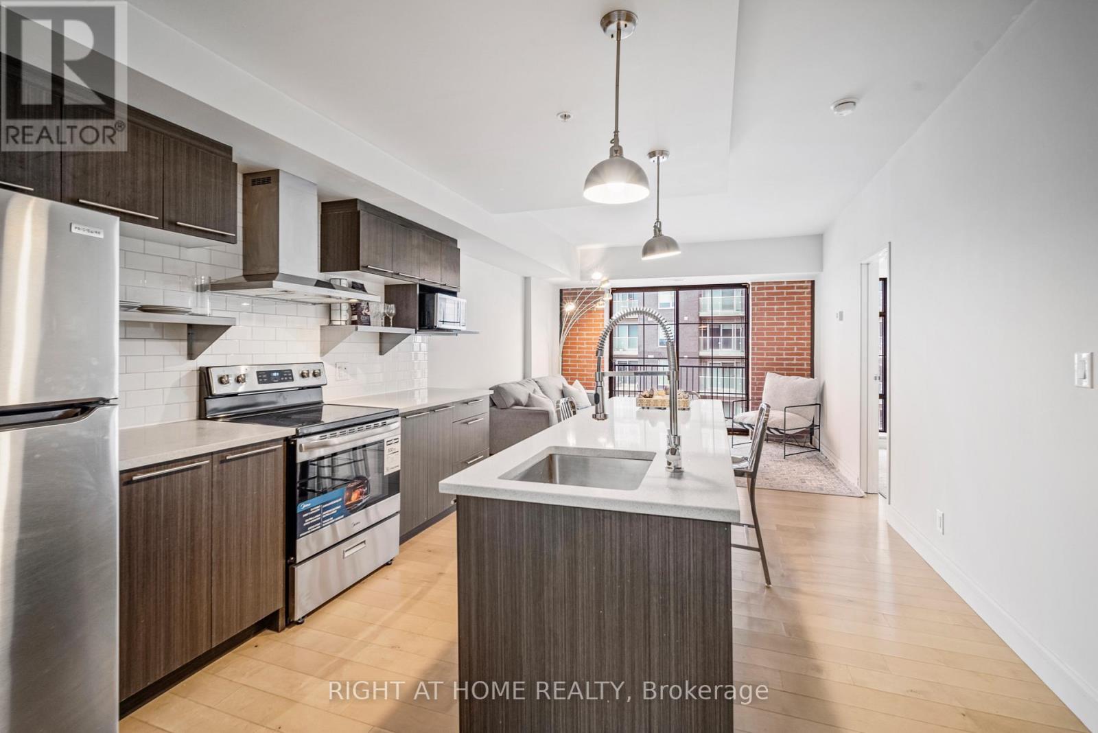 911 - 555 Anand Private