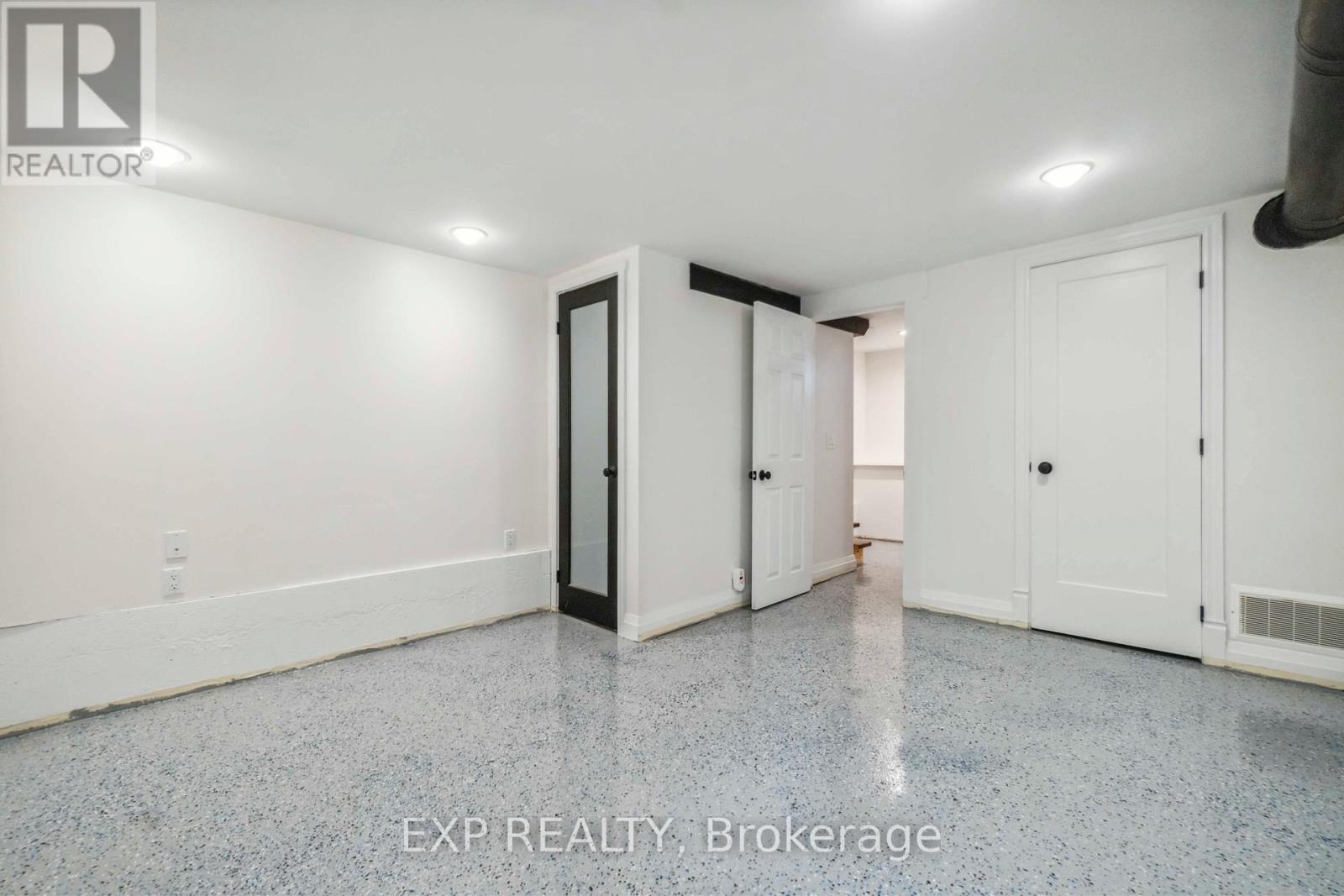 8 Orangeville Street