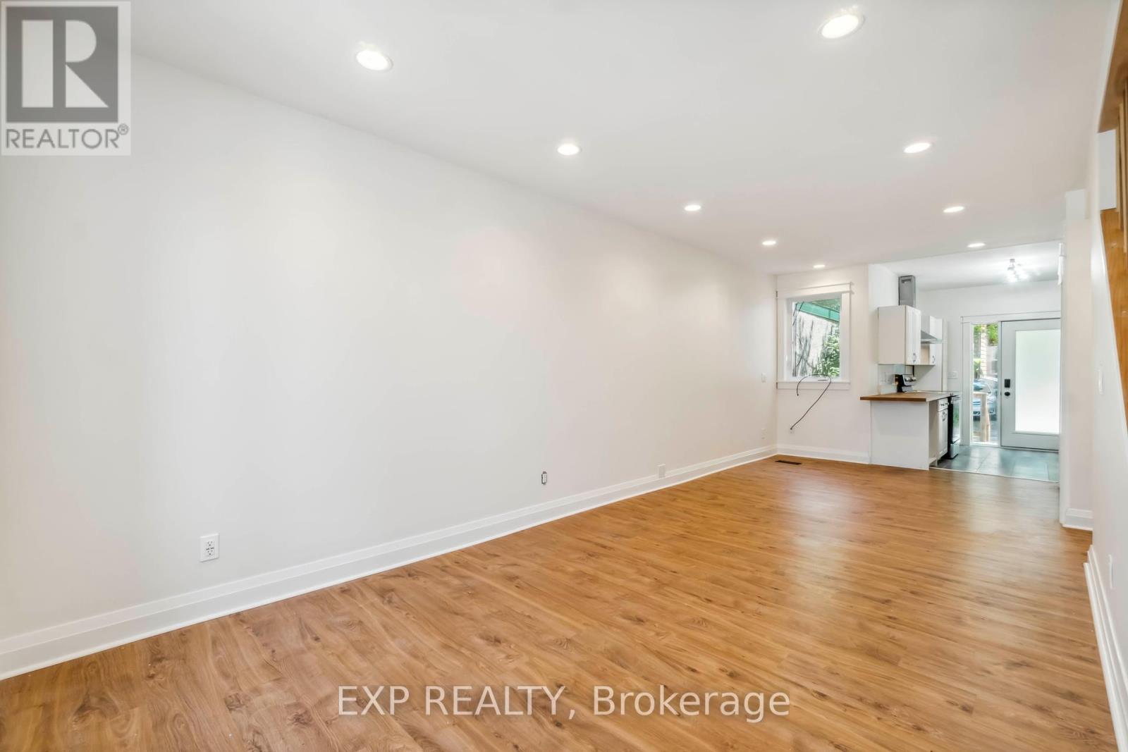 8 Orangeville Street