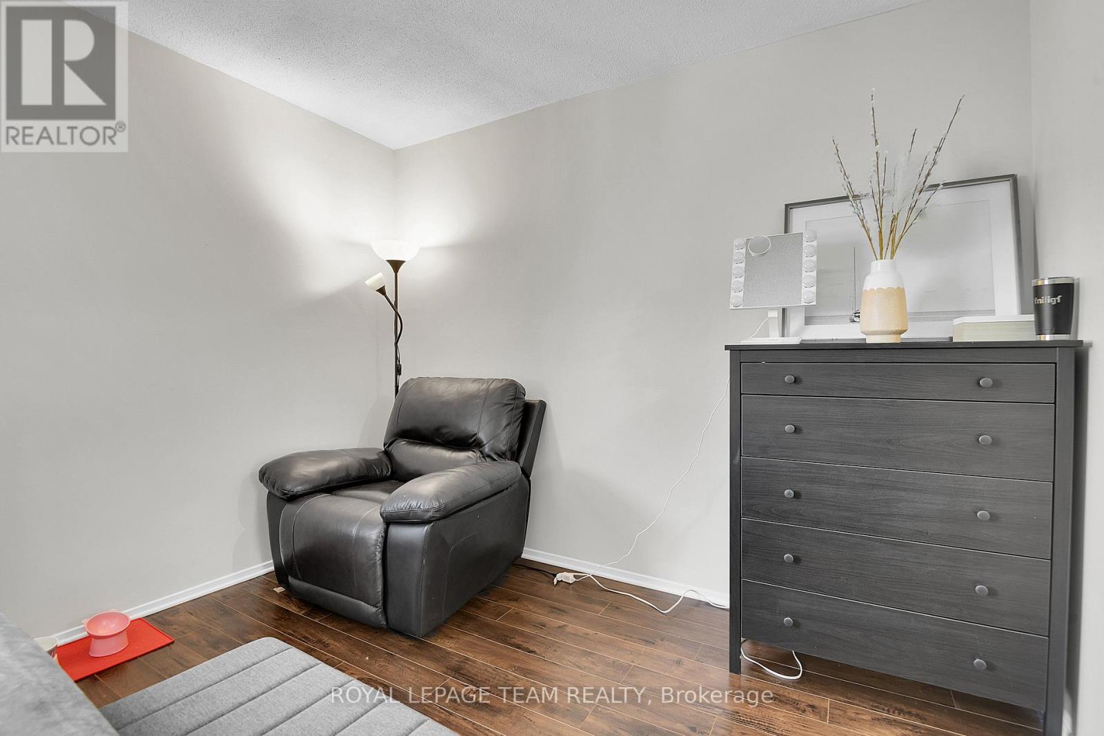 1010 - 110 Forward Avenue