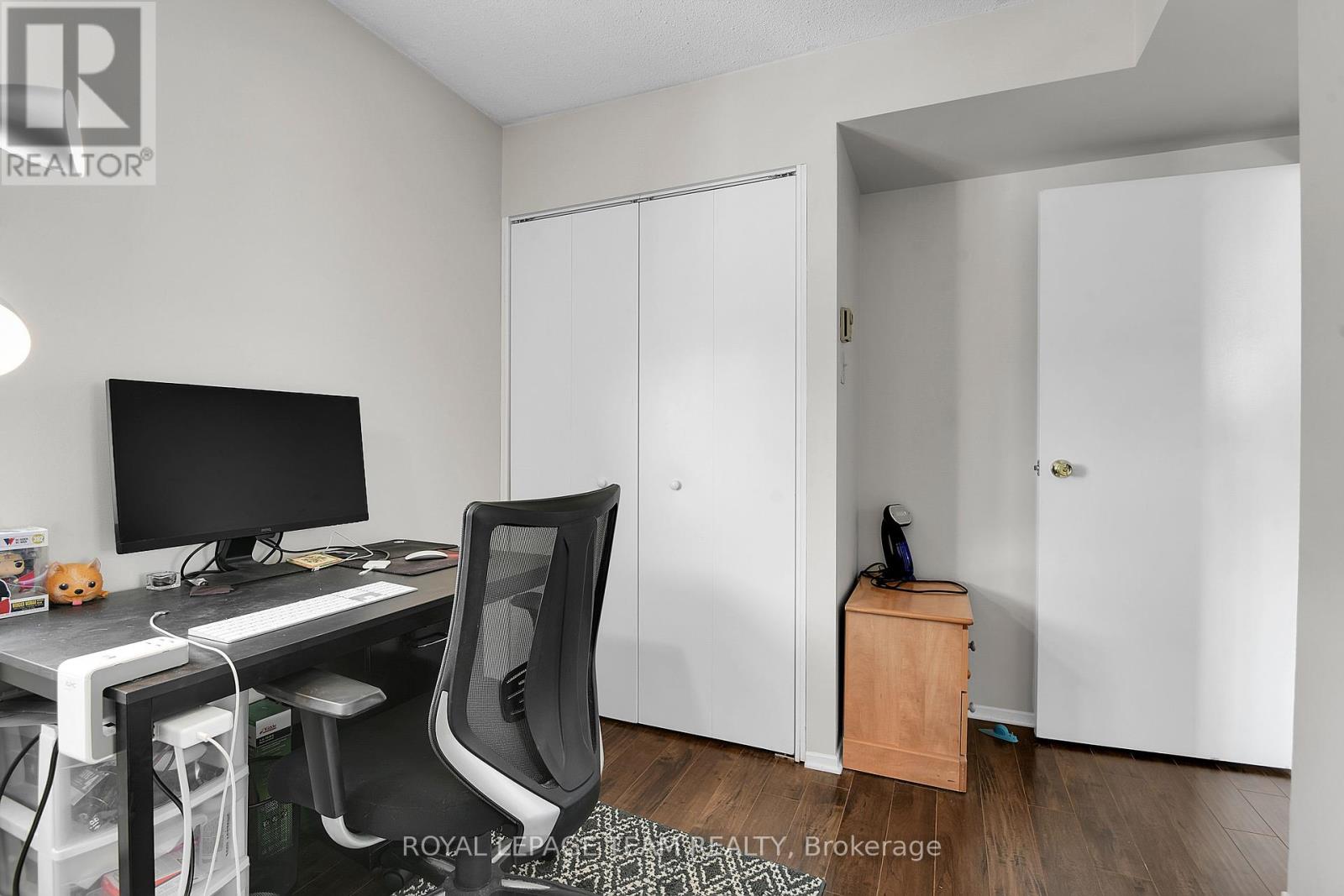 1010 - 110 Forward Avenue