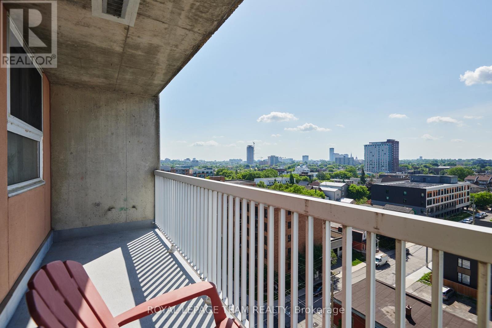 1010 - 110 Forward Avenue