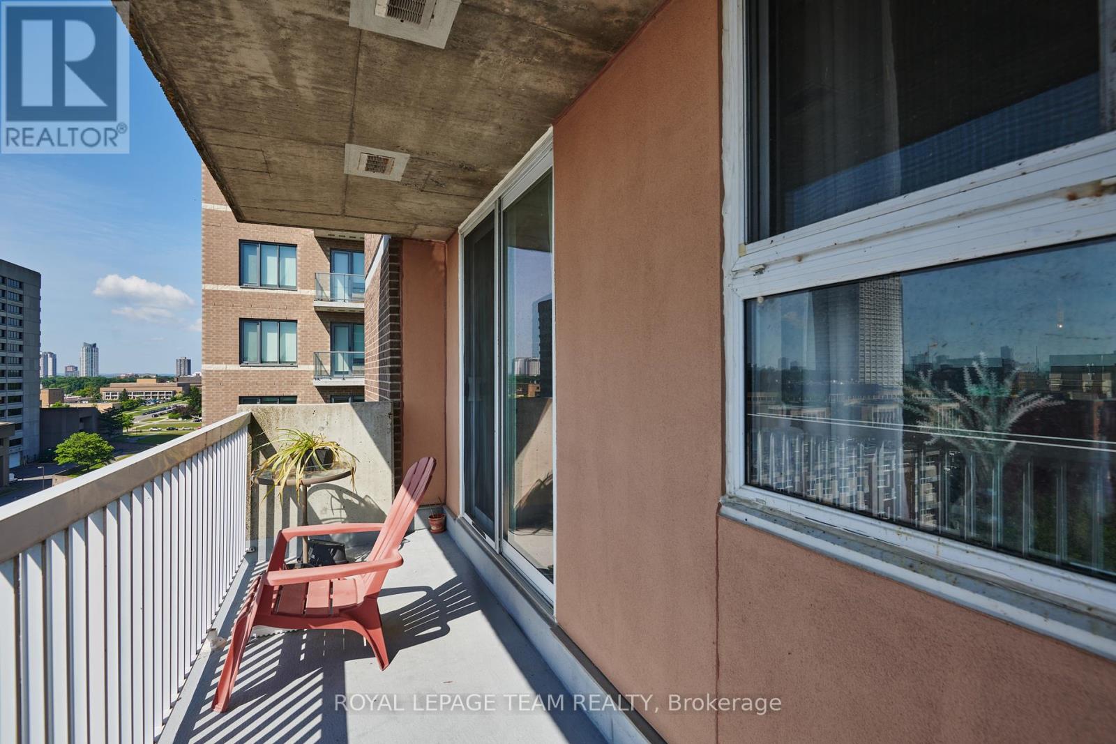 1010 - 110 Forward Avenue