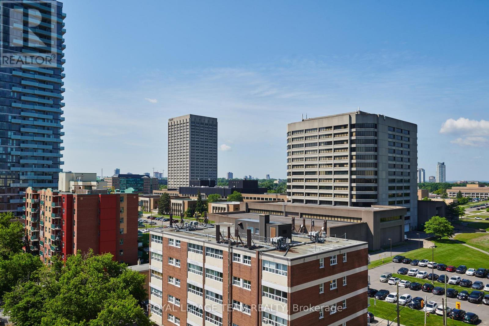 1010 - 110 Forward Avenue