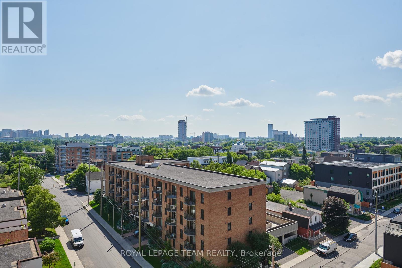 1010 - 110 Forward Avenue