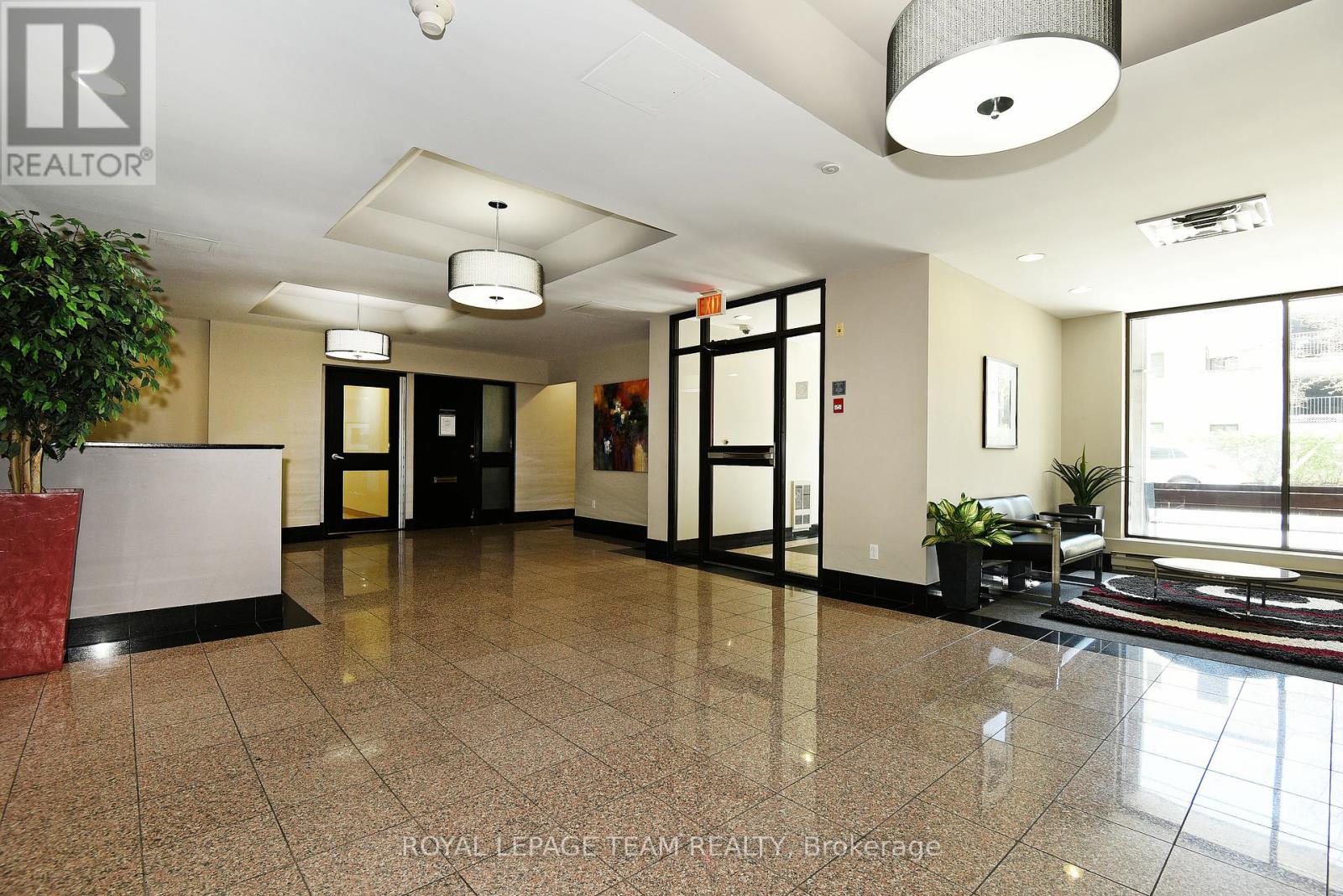 1010 - 110 Forward Avenue