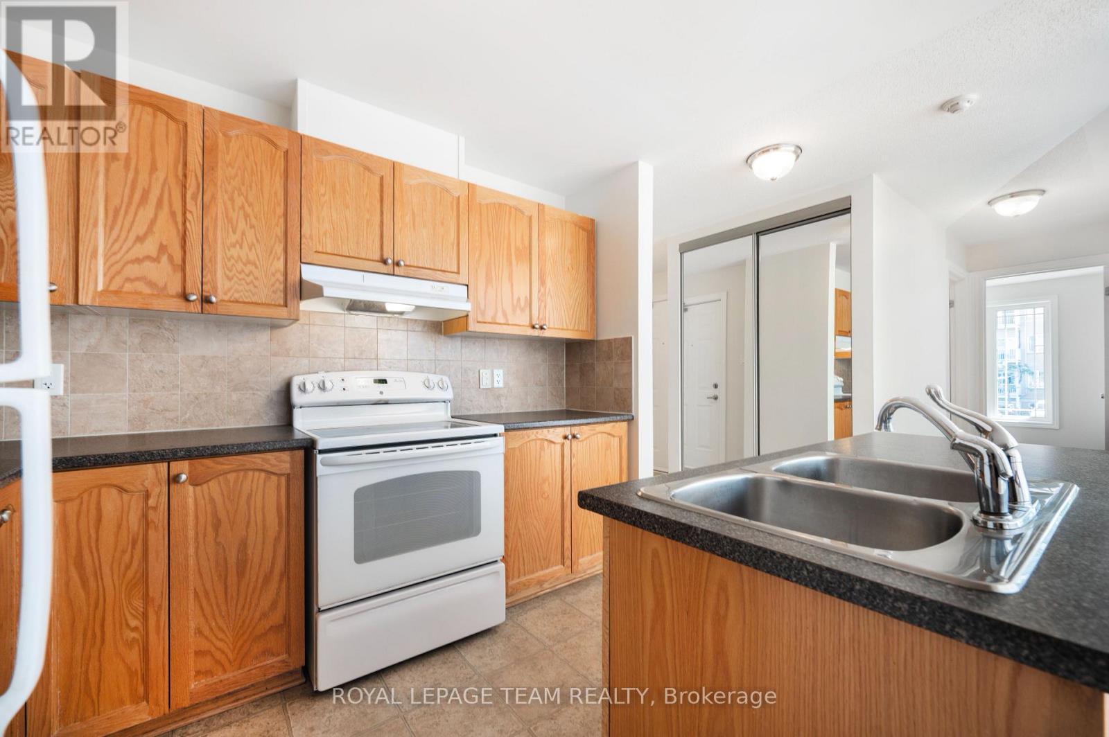 4 - 236 Paseo Private