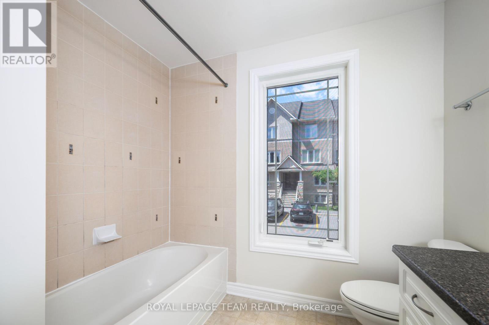 4 - 236 Paseo Private