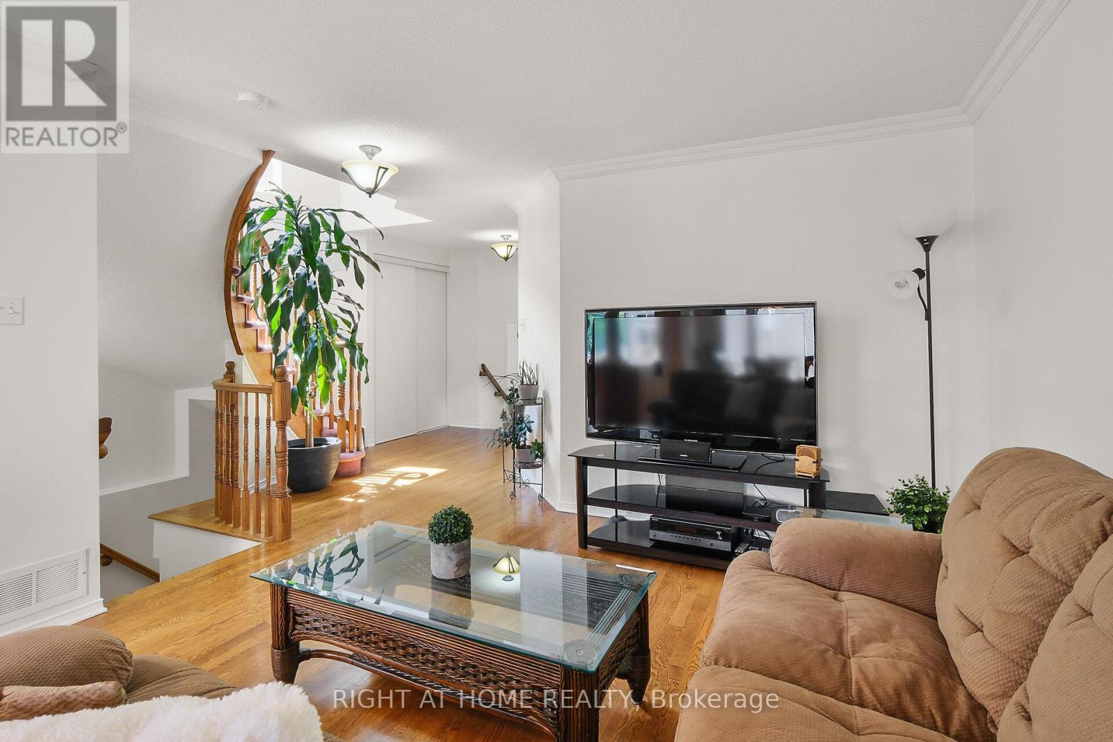 77 Flowertree Crescent