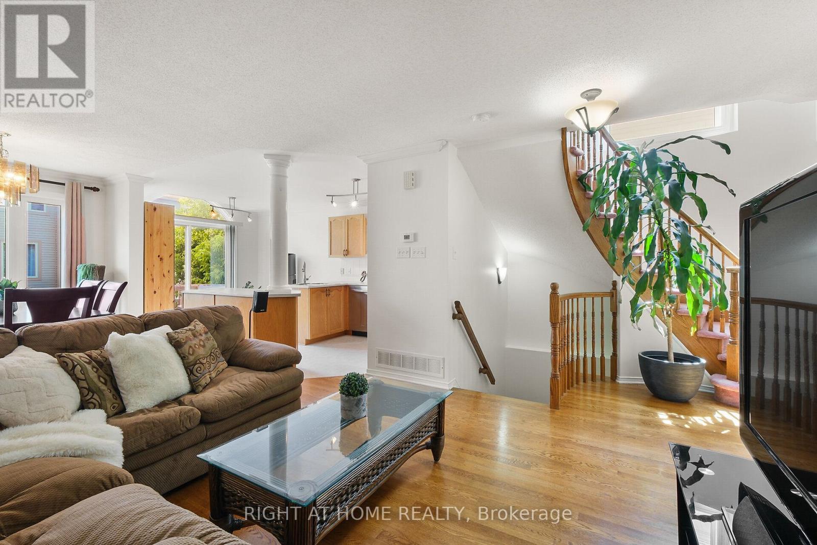 77 Flowertree Crescent