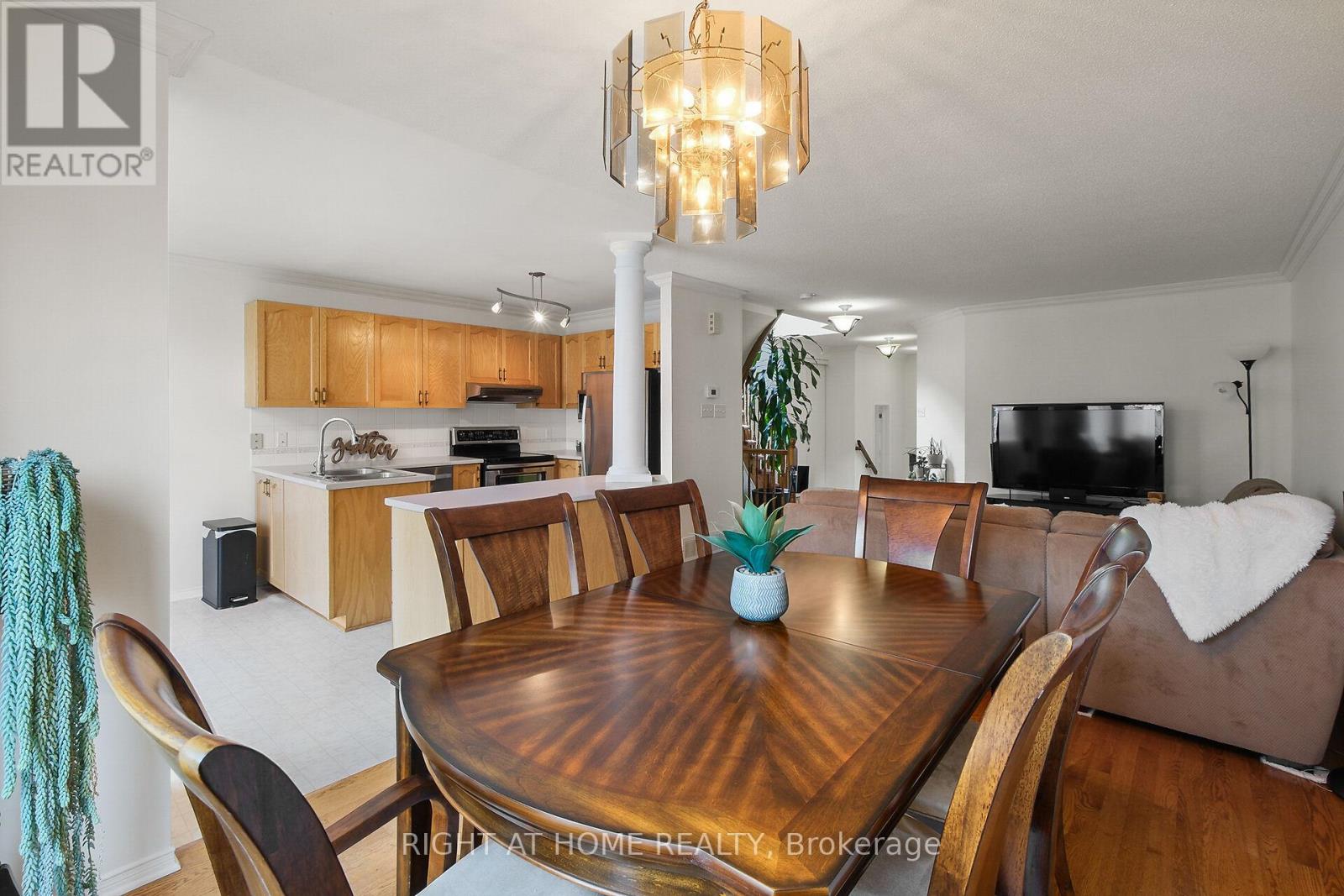 77 Flowertree Crescent
