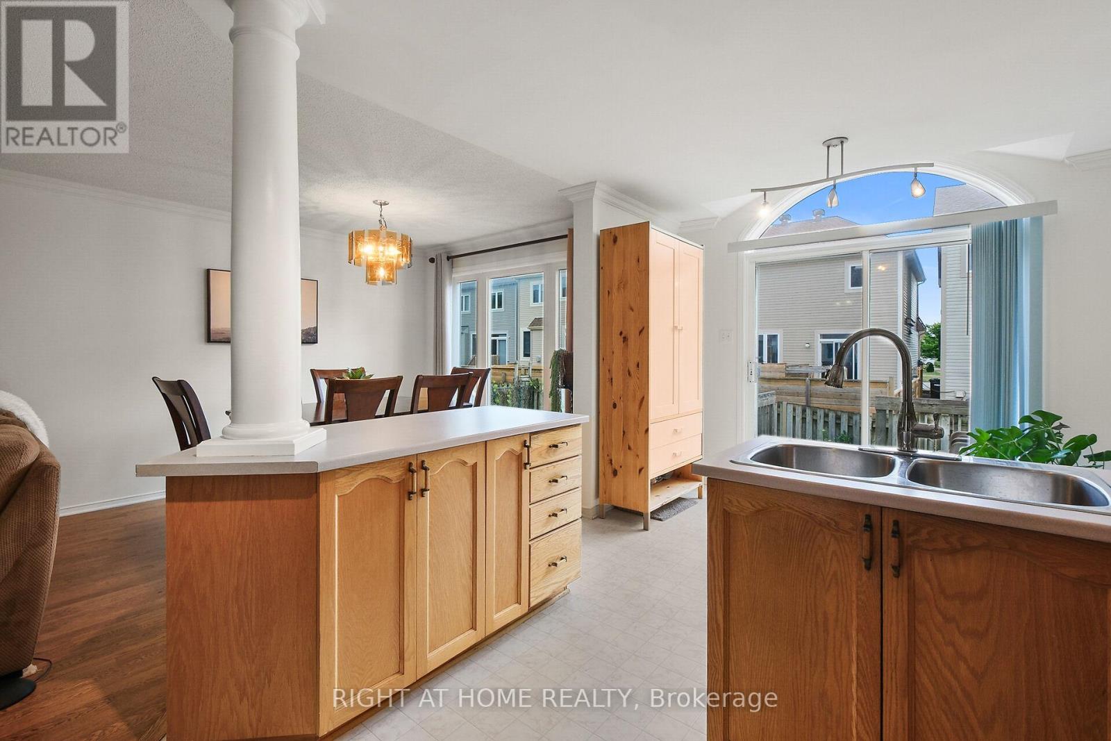 77 Flowertree Crescent