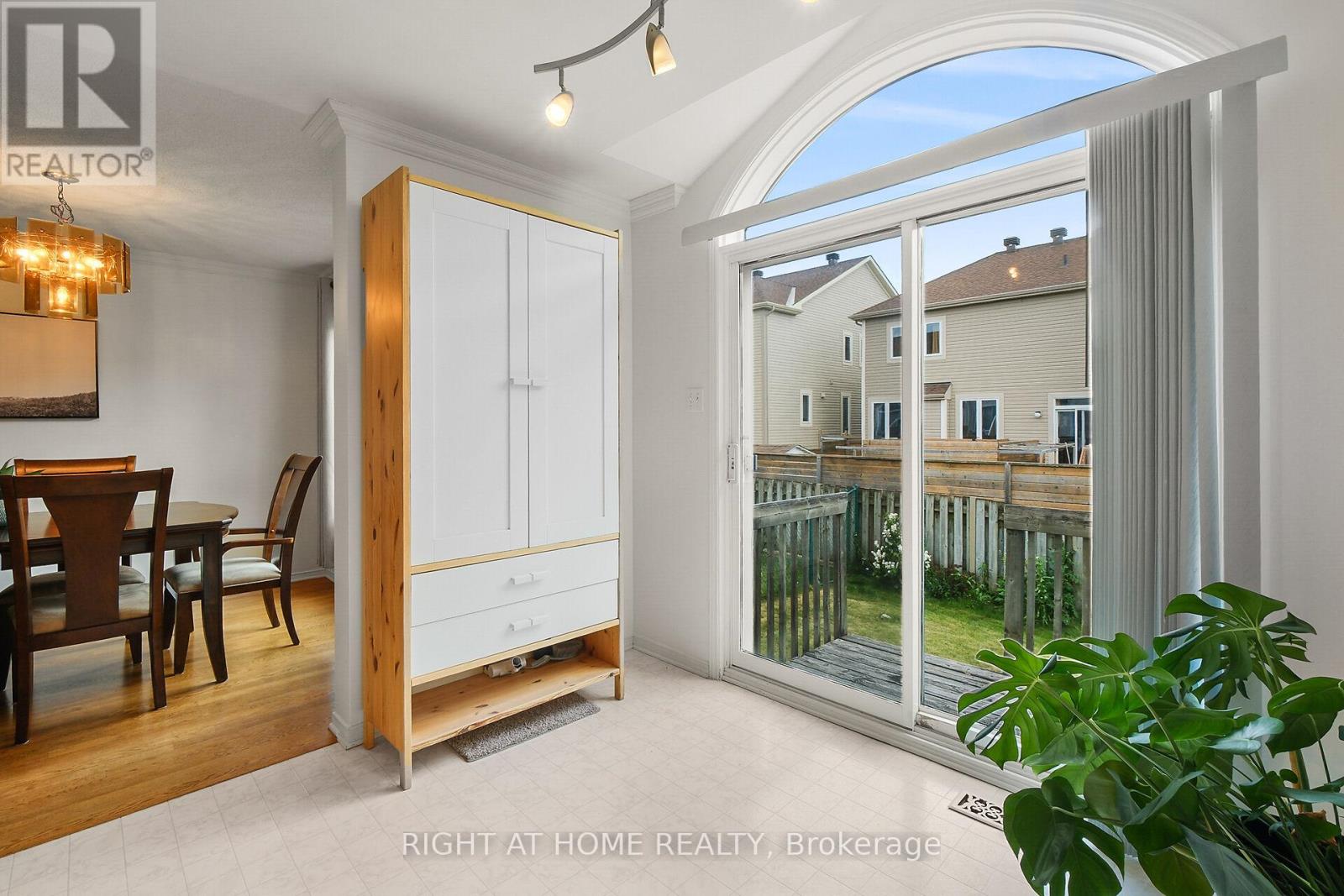 77 Flowertree Crescent