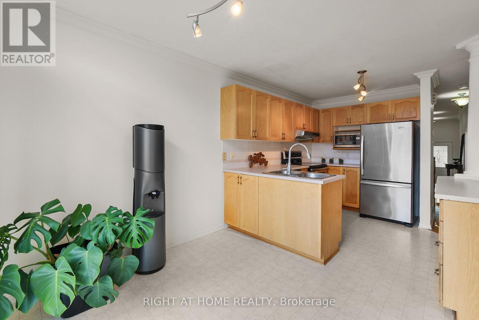 77 Flowertree Crescent